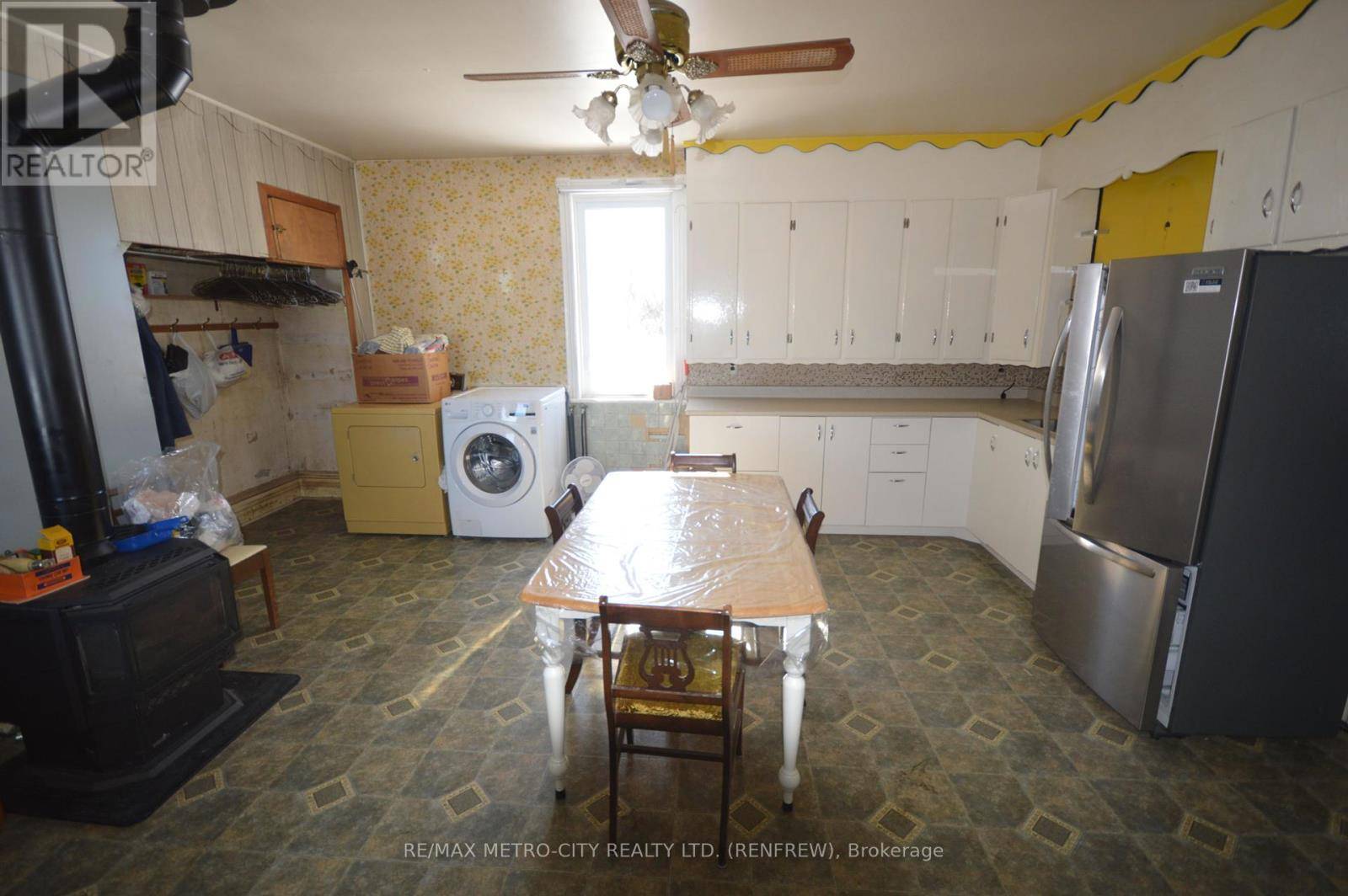 Mcnab/braeside, ON K7S3G8,102 SCHEEL DRIVE