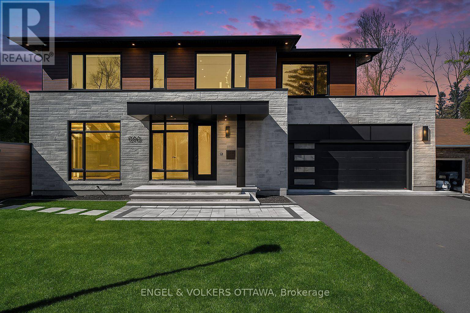 Ottawa, ON K2A3C3,888 MELWOOD AVENUE