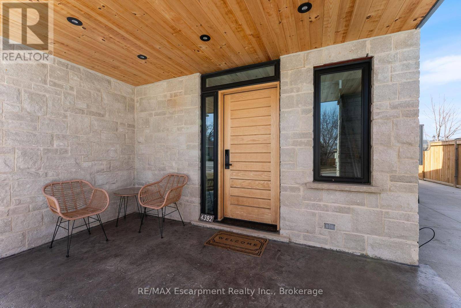 Lincoln (beamsville), ON L0R1B0,4392 ONTARIO STREET