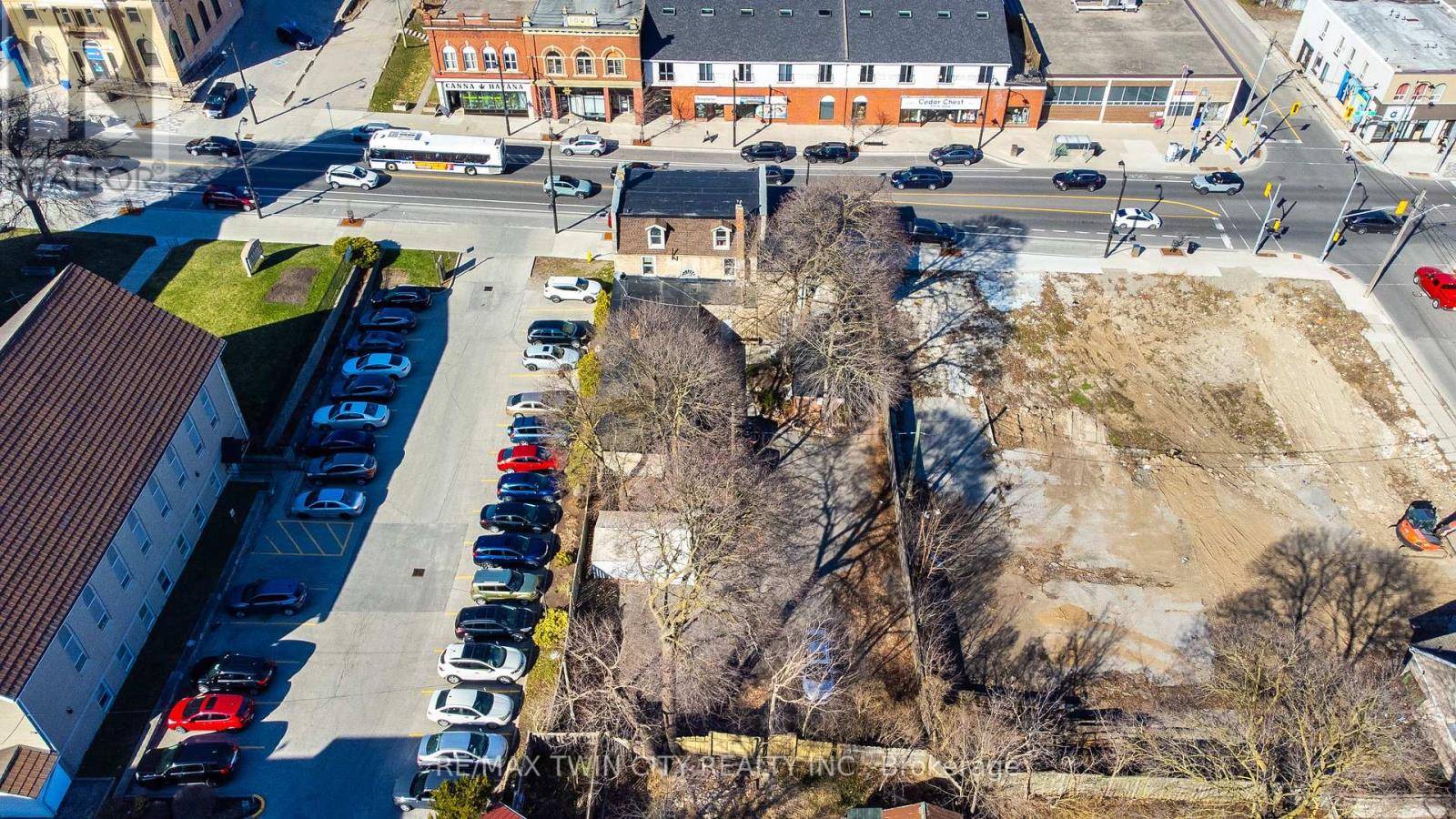 Cambridge, ON N3H3P2,840-846 KING STREET E