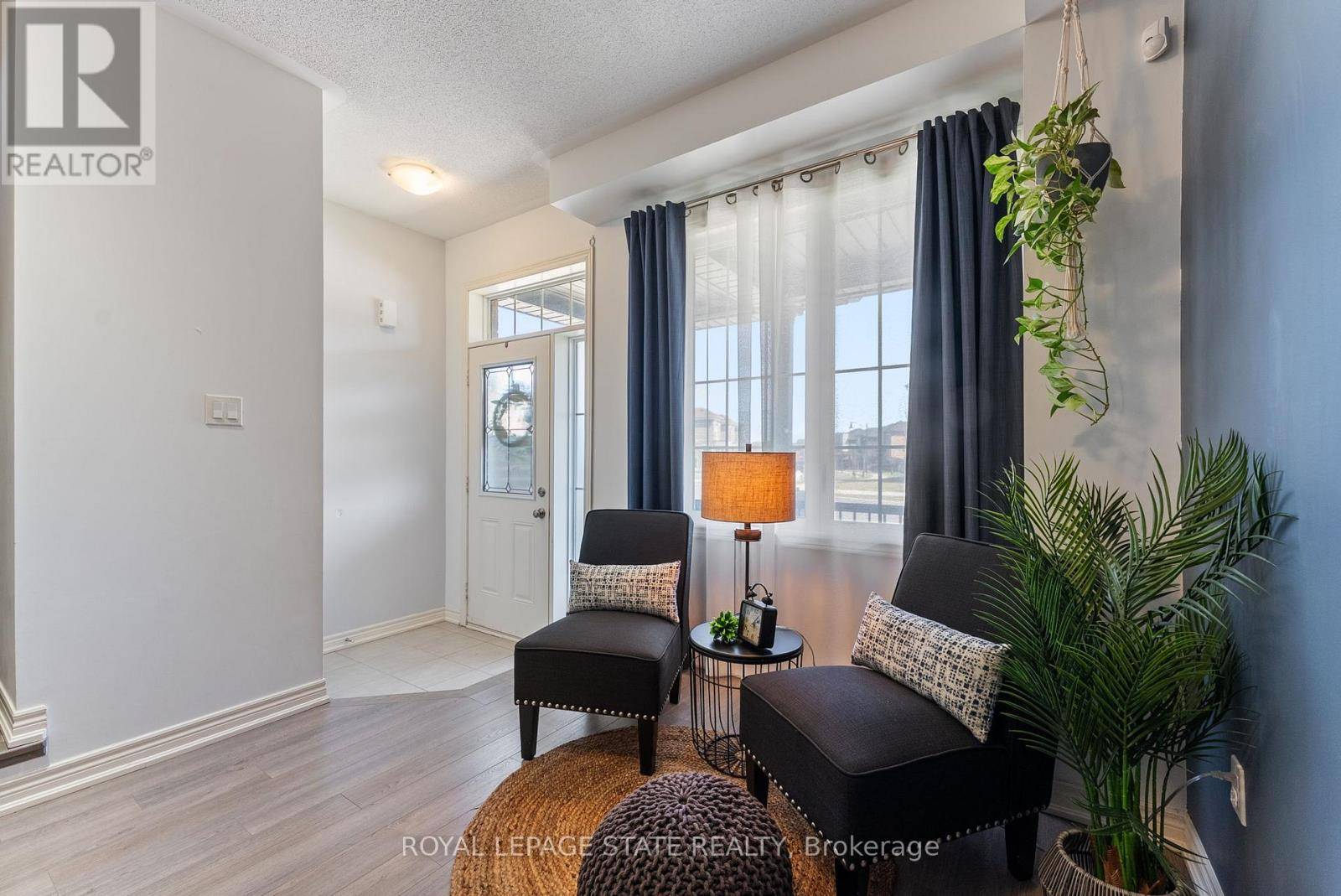 Hamilton (waterdown), ON L8B1X2,233 SKINNER ROAD