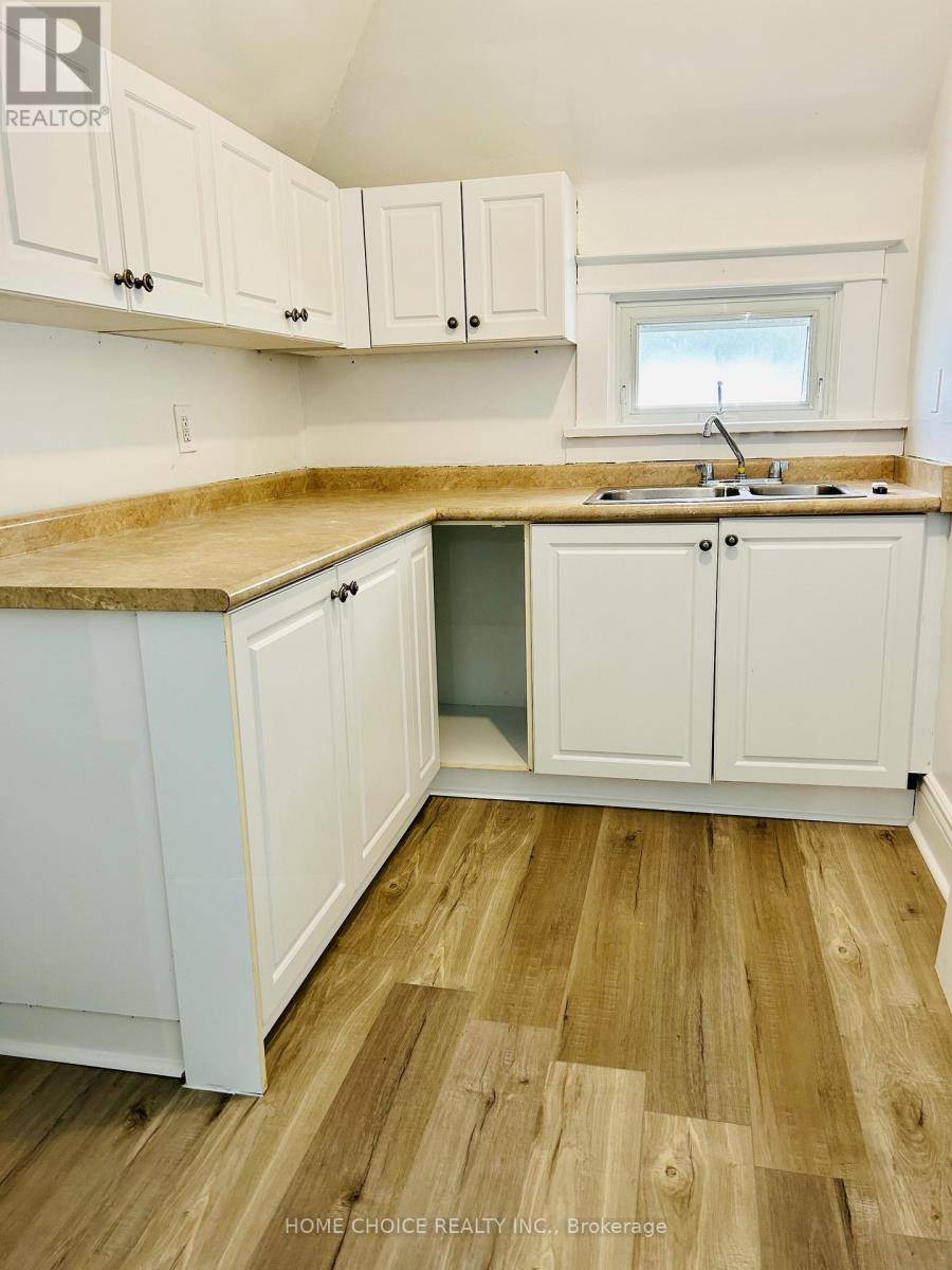 St. Catharines (downtown), ON L2R2B2,82 Maple ST #2