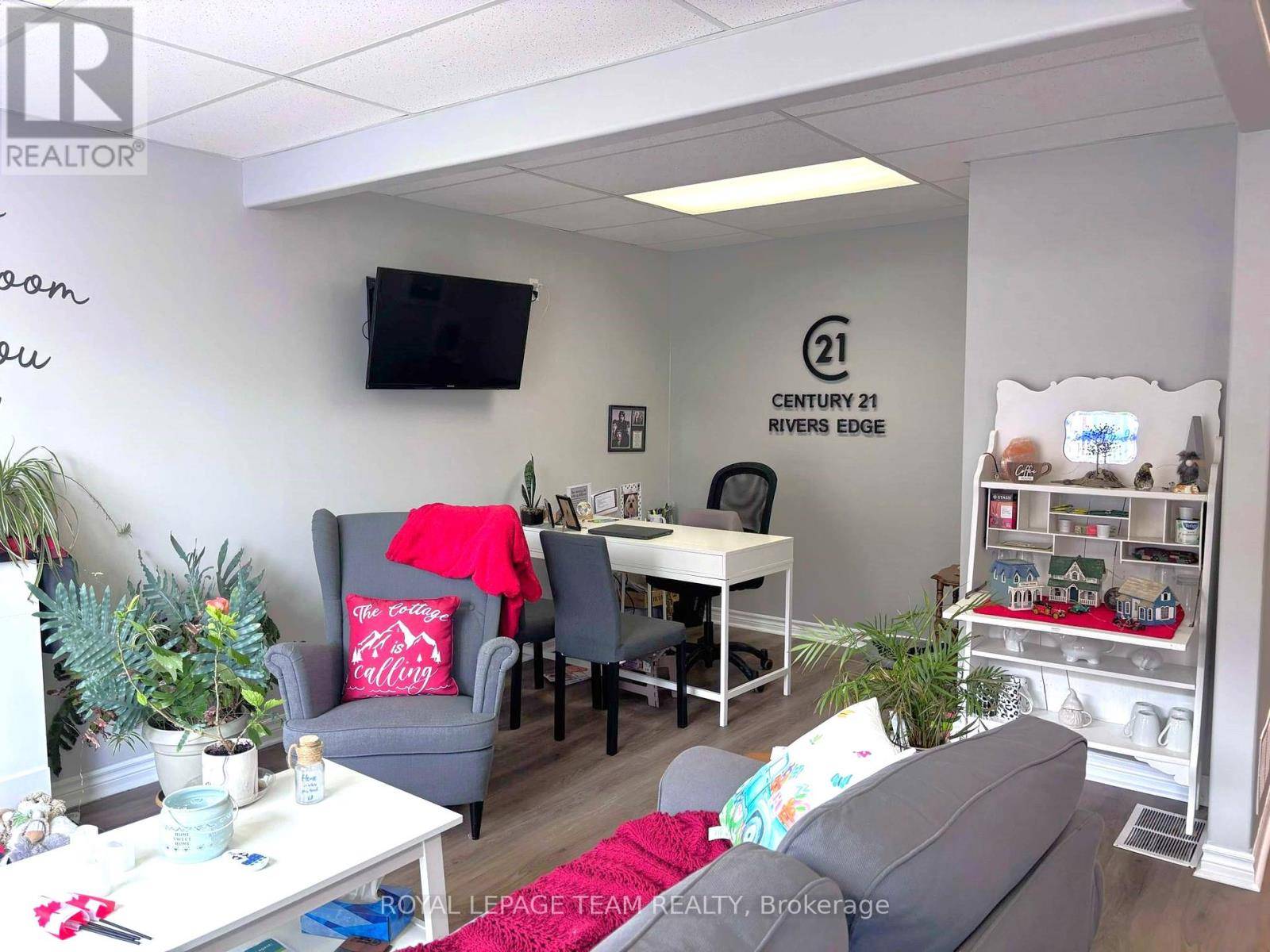 North Dundas, ON K0C2K0,490 Main ST #B