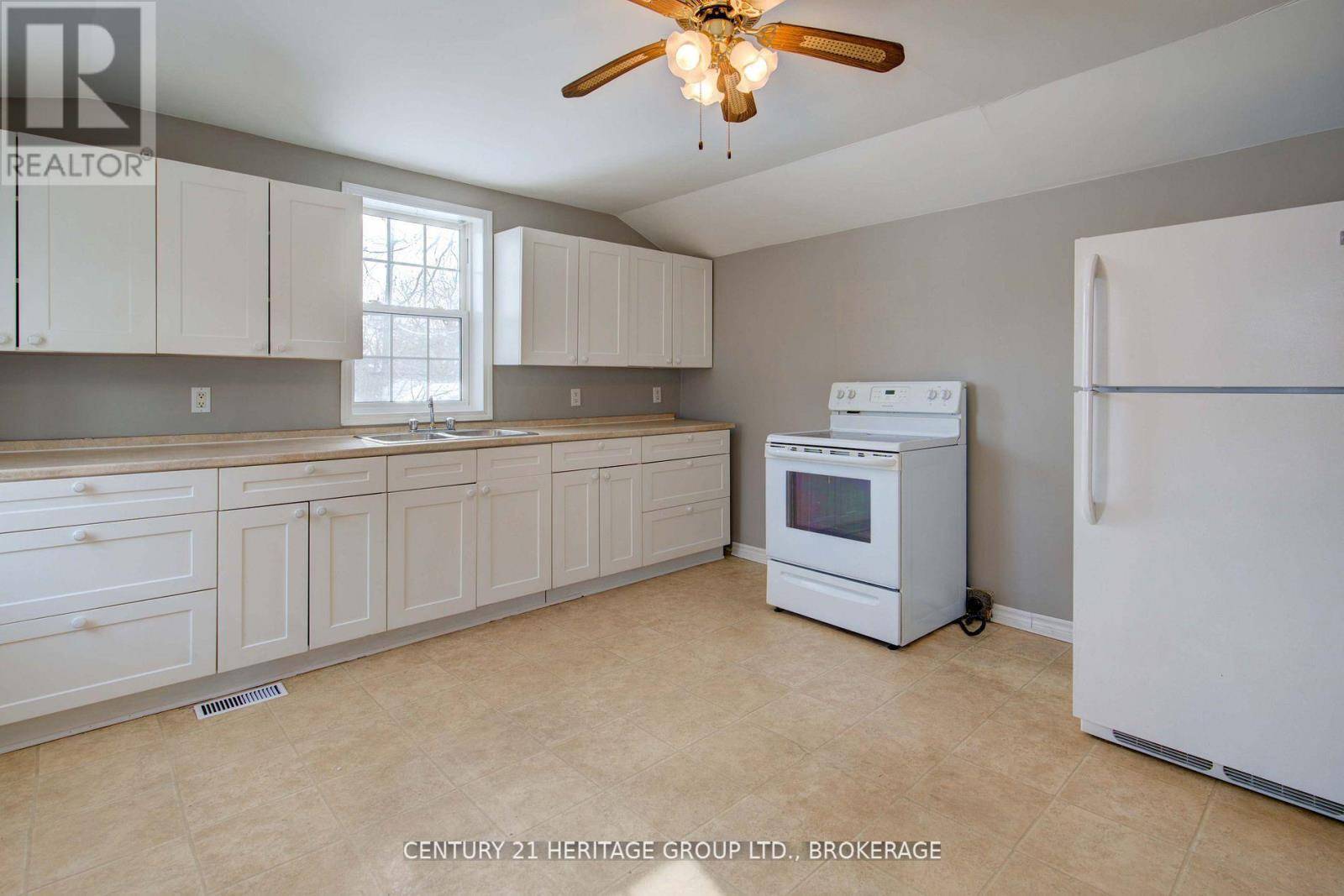 Gananoque, ON K7G1G4,243 KING STREET E