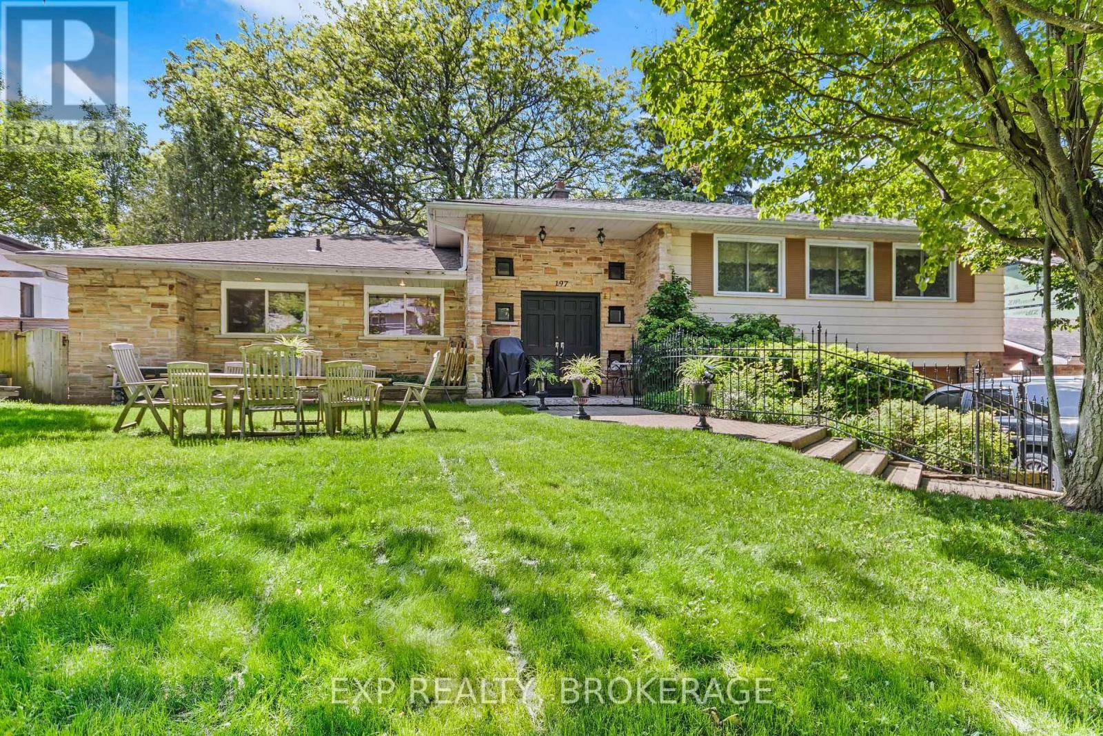 Kingston (central City West), ON K7M2V5,197 FAIRWAY HILL CRESCENT