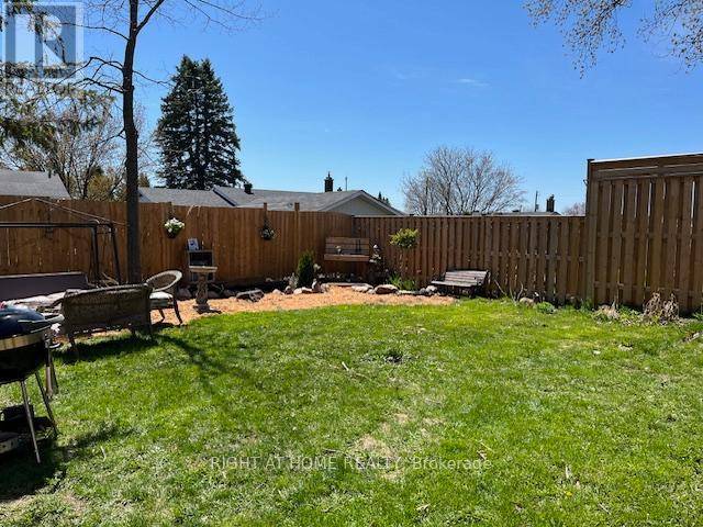 Pembroke, ON K8A2J2,152 LAURIER AVENUE