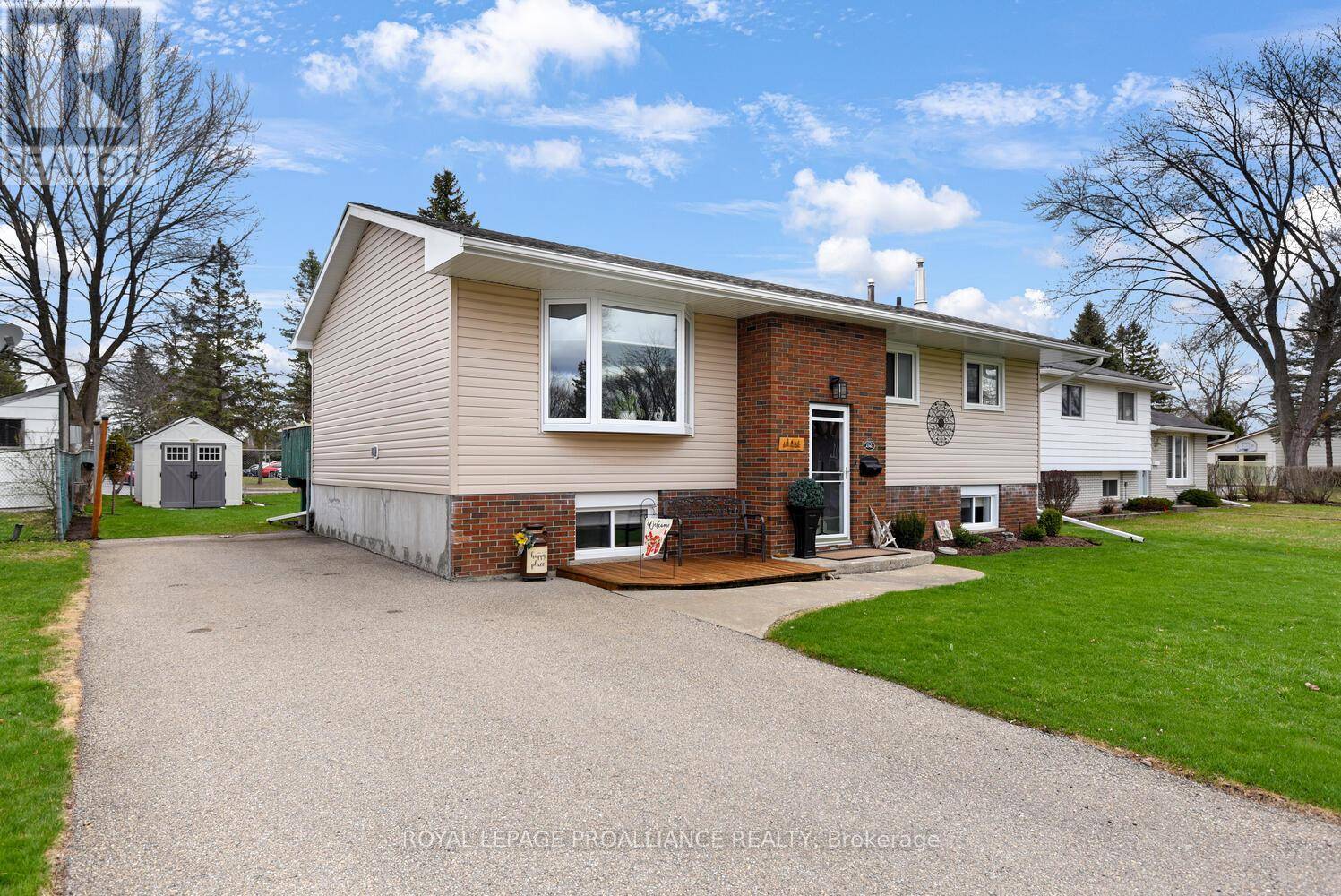 Brockville, ON K6V5X7,1343 BORDEN CRESCENT