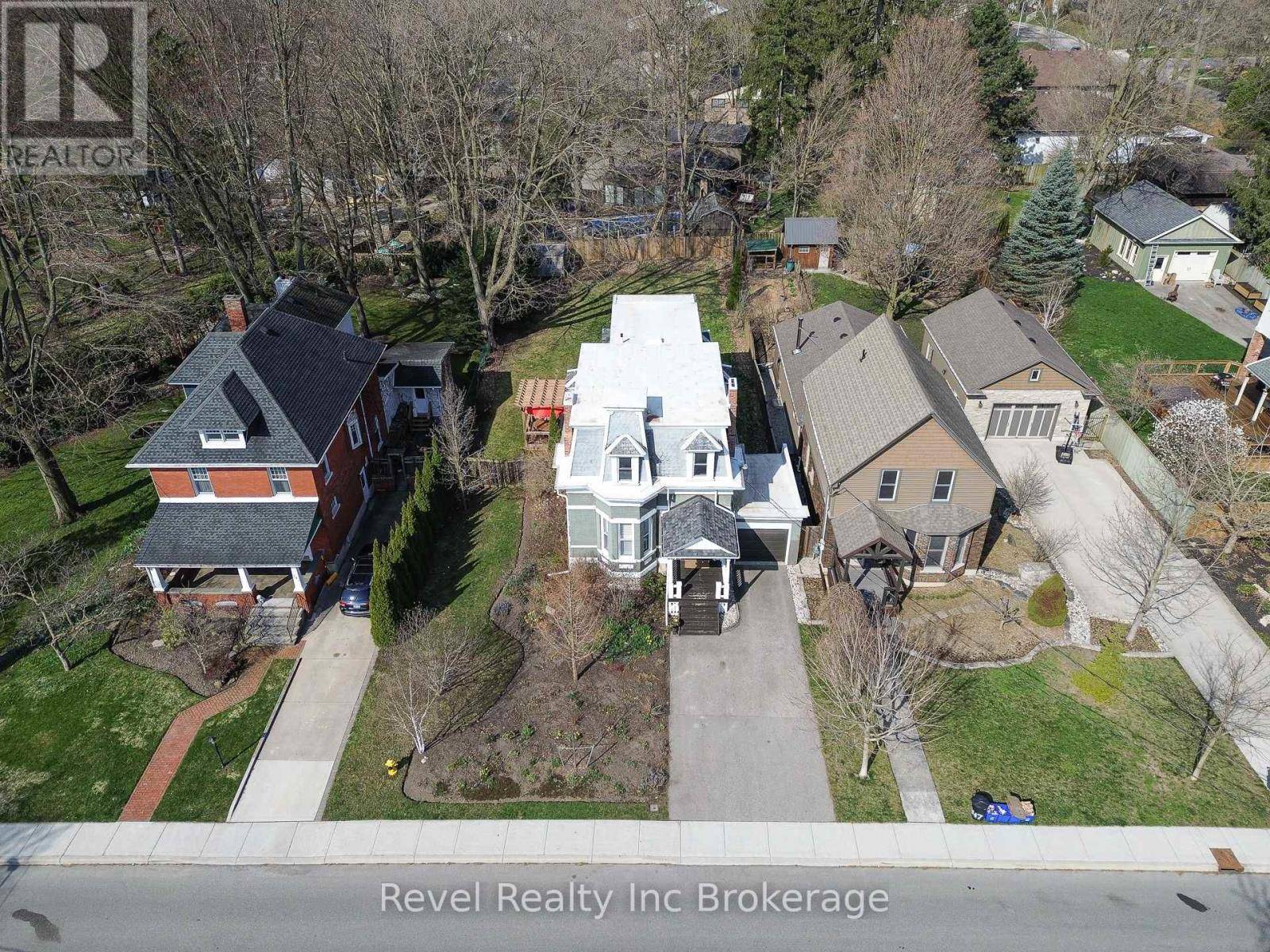 Woodstock (woodstock - North), ON N4S6H9,247 LIGHT STREET
