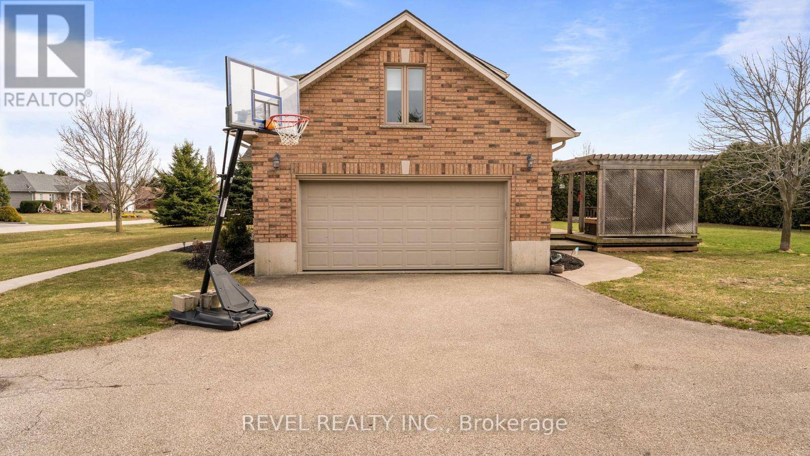 Brant (burford), ON N0E1A0,5 CEDAR LANE