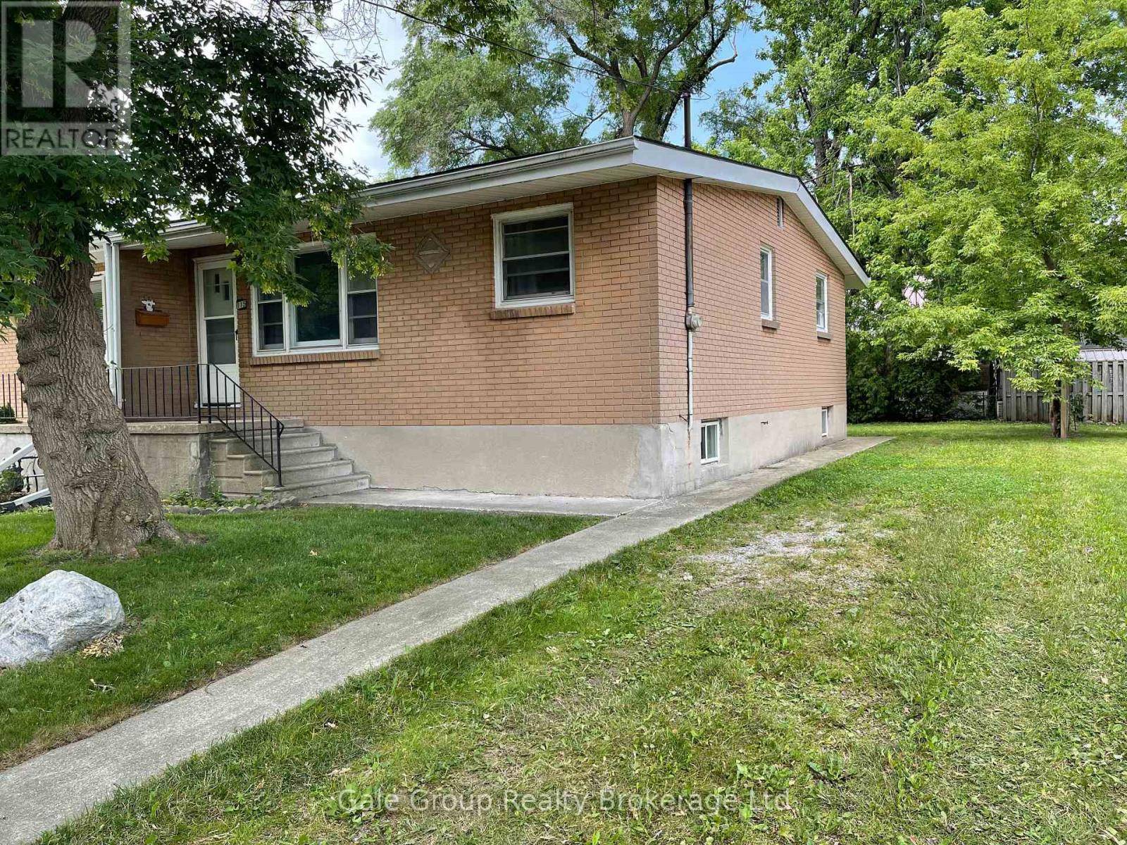 Sarnia, ON N7T3S4,115 SUTTON STREET