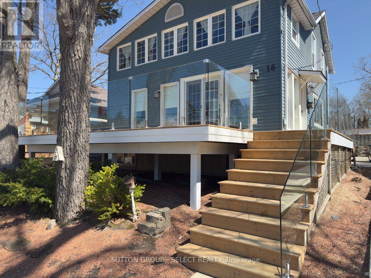 Lambton Shores (grand Bend), ON N0M1T0,16 HURON AVENUE