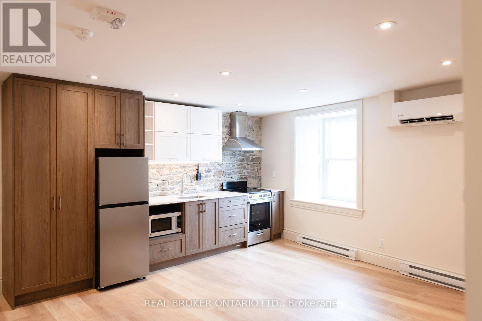 North Grenville, ON K0G1J0,5 Clothier ST West #106