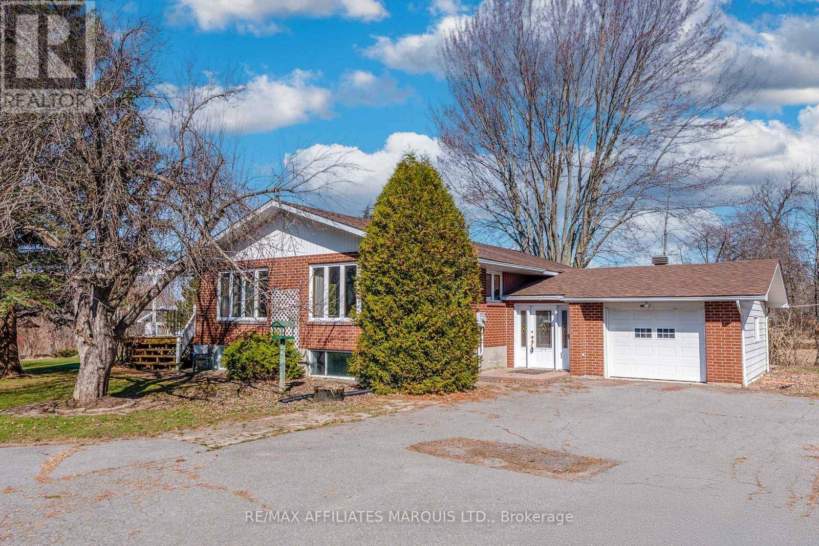South Dundas, ON K0E1K0,10984 COUNTY RD 2 ROAD