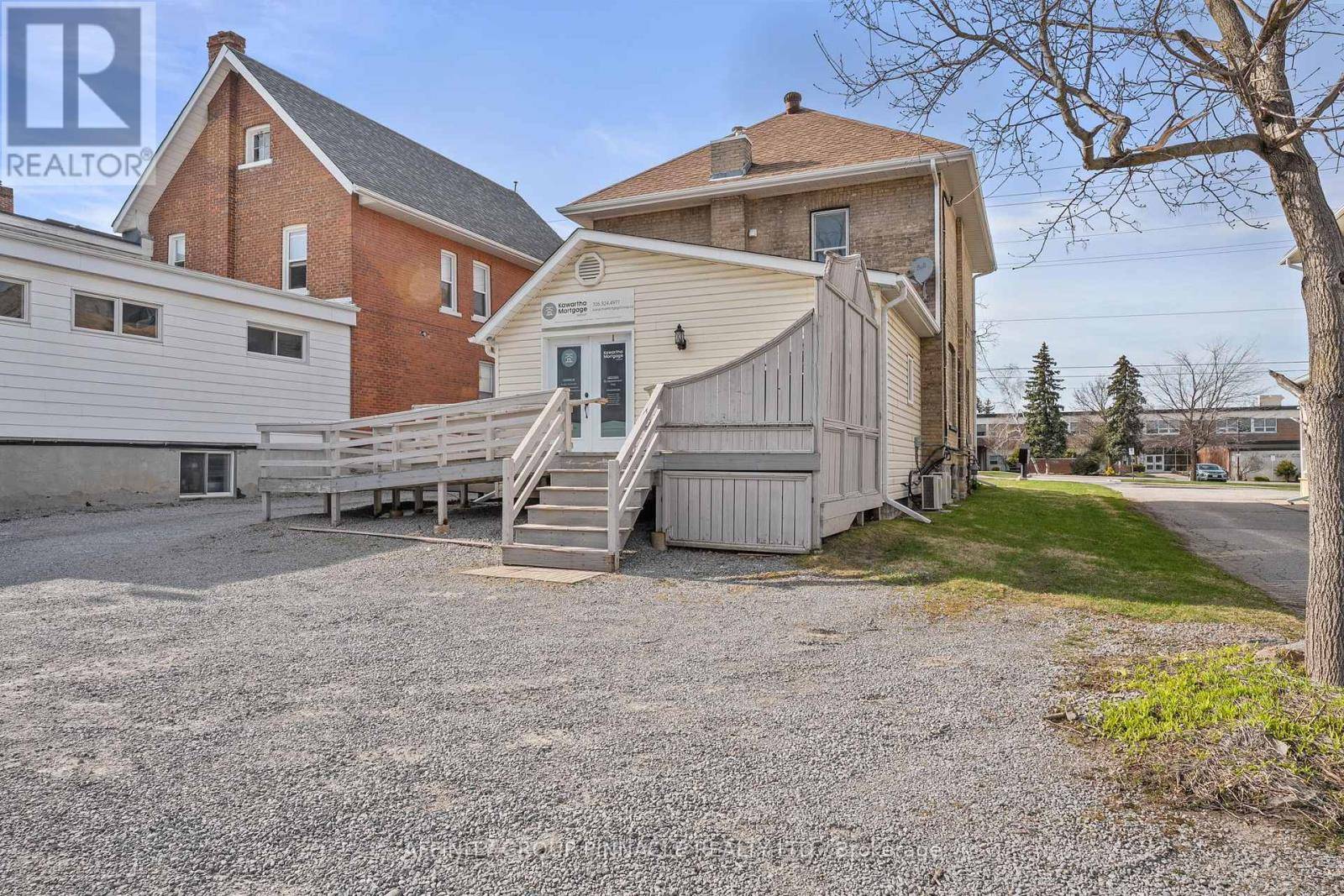 Kawartha Lakes (lindsay), ON K9V2Z4,255 KENT STREET W