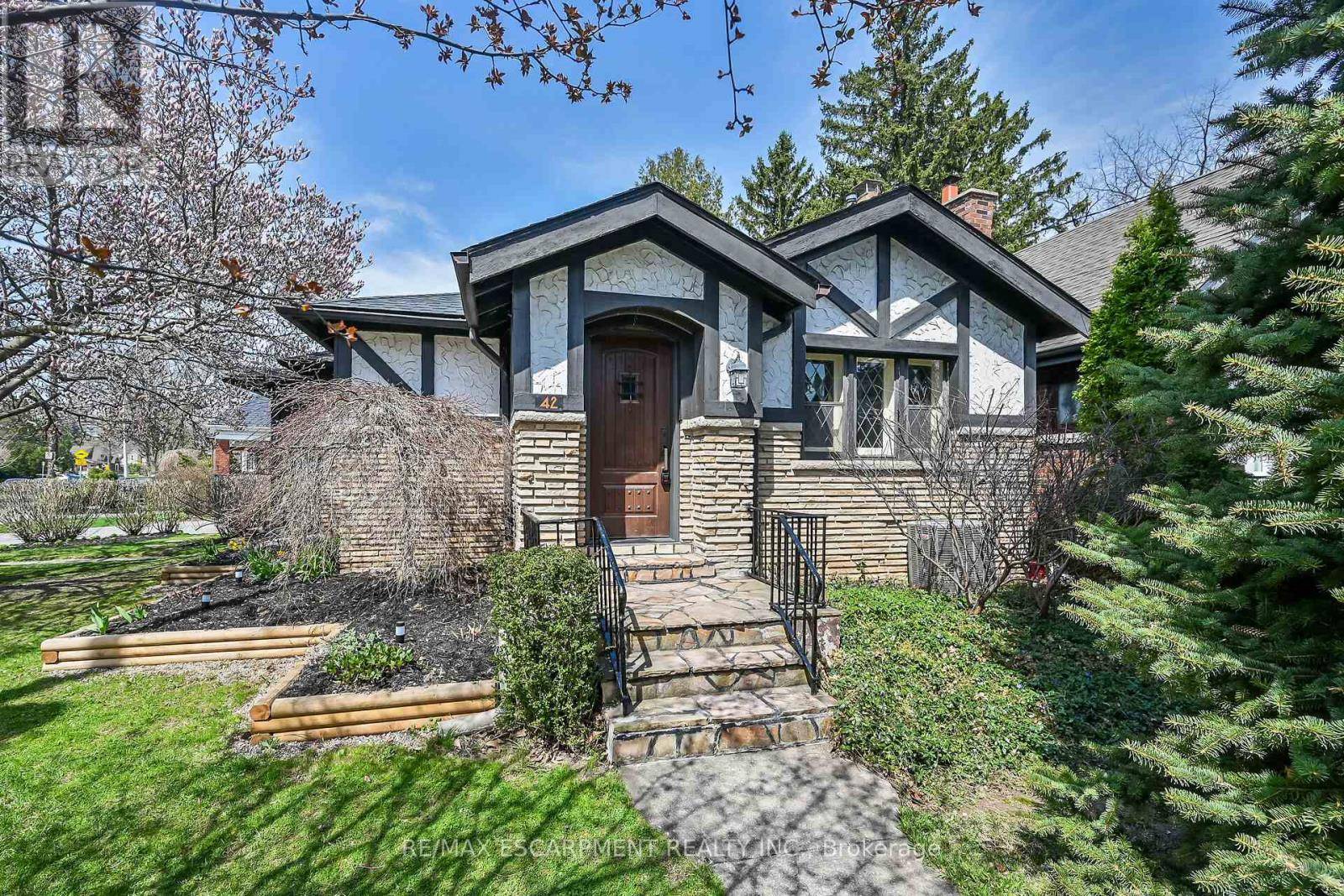 Hamilton (westdale), ON L8S1V7,42 NEWTON AVENUE