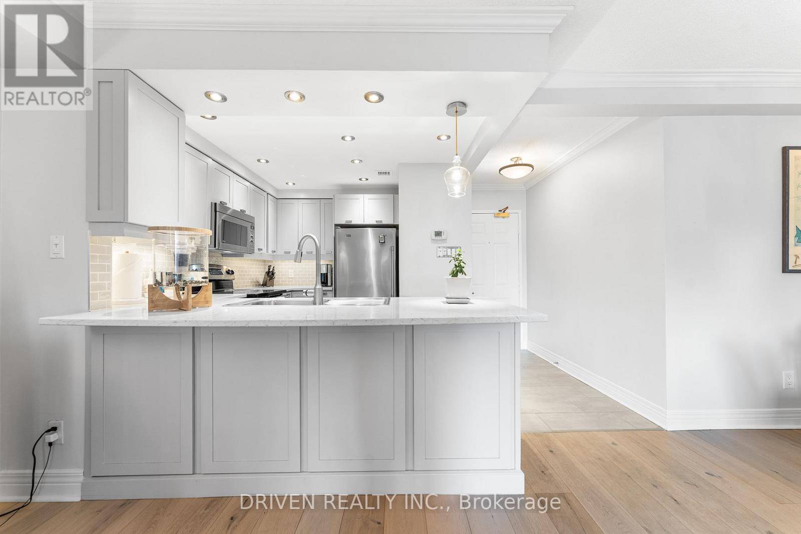 Ottawa, ON K1K3V3,959 North River RD #211