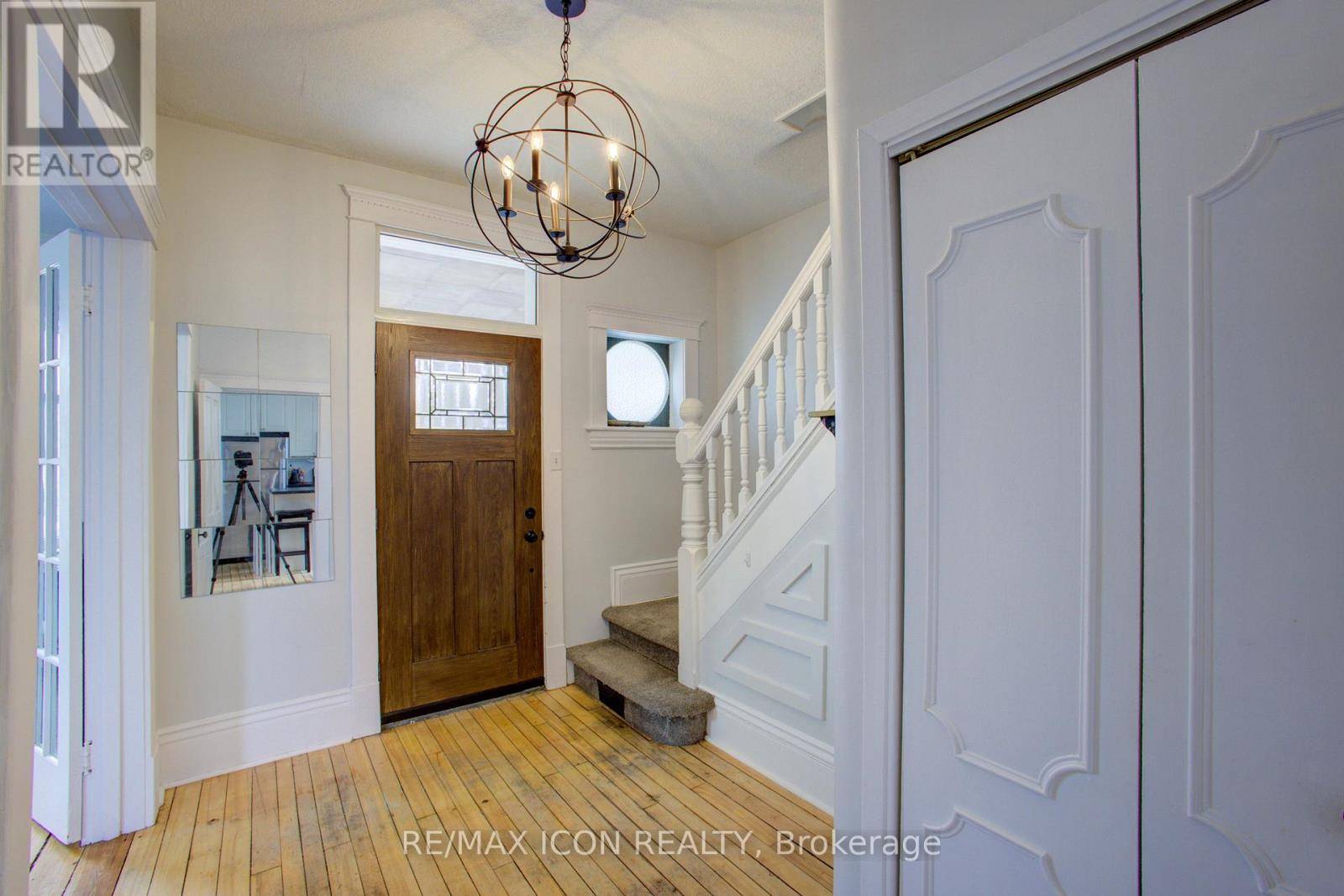 Wellington North (mount Forest), ON N0G2L2,185 FERGUS STREET S