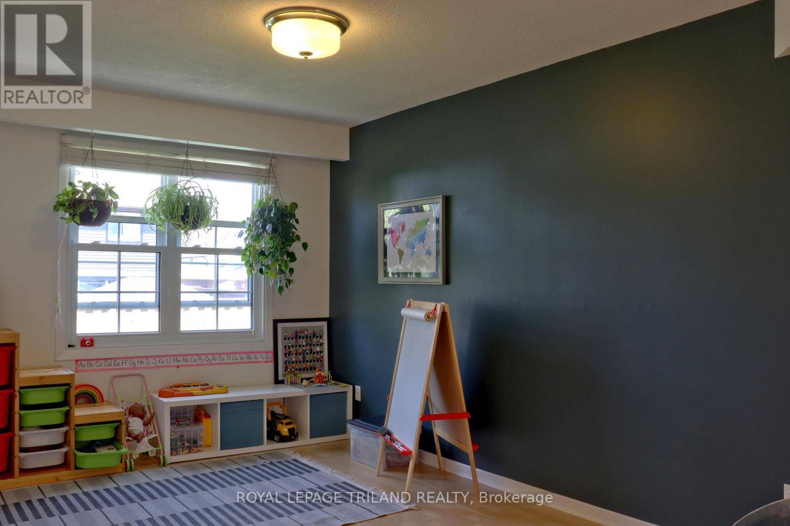 London South (south T), ON N5Z4L7,900 Pond View RD #102