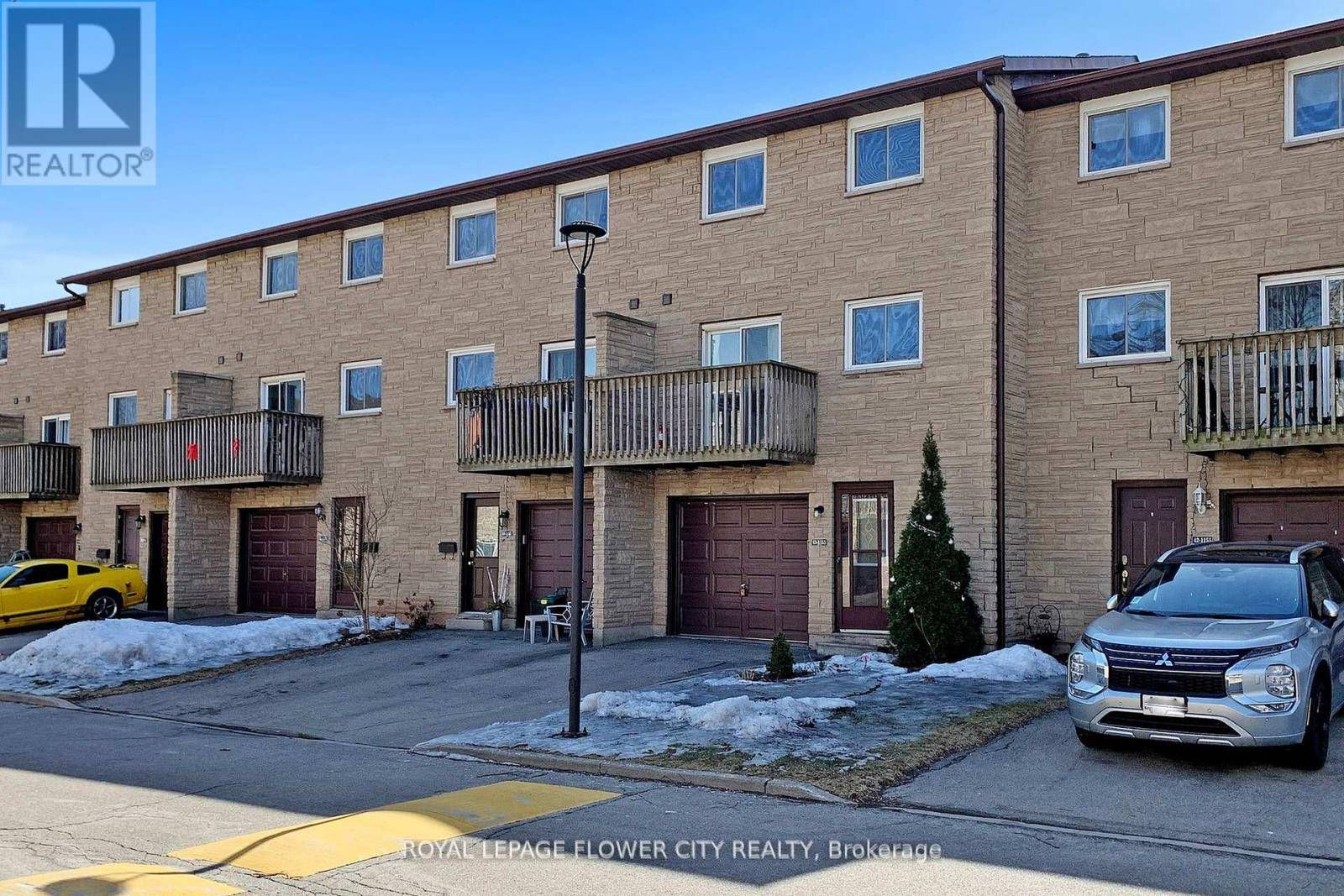 Hamilton (stoney Creek), ON L8J2N2,1155 Paramount DR #43