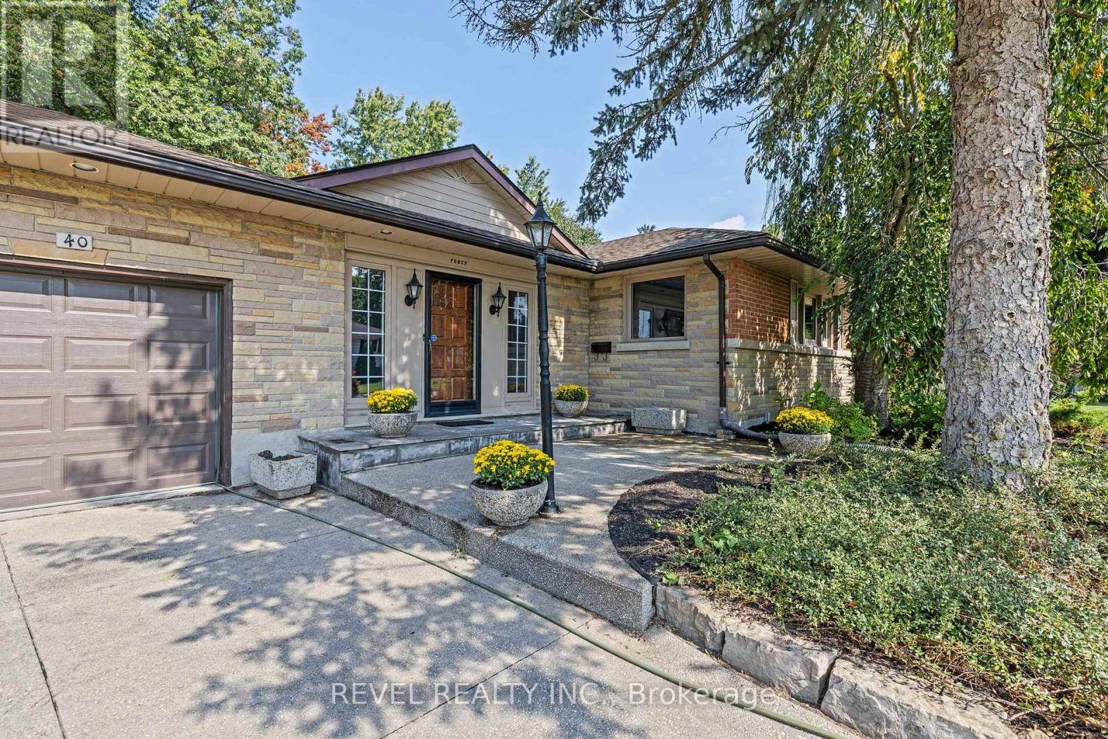 Hamilton (dundas), ON L9H4T3,40 BERTRAM DRIVE