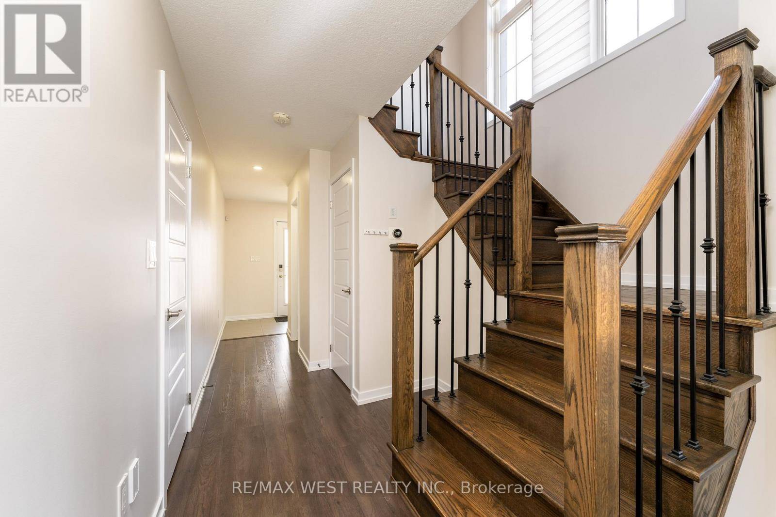 Hamilton (stoney Creek Mountain), ON L8J0K8,2 SCARLETWOOD STREET