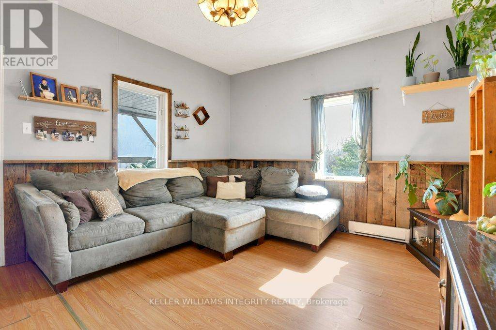 North Glengarry, ON K0C1T0,33 MECHANIC STREET E