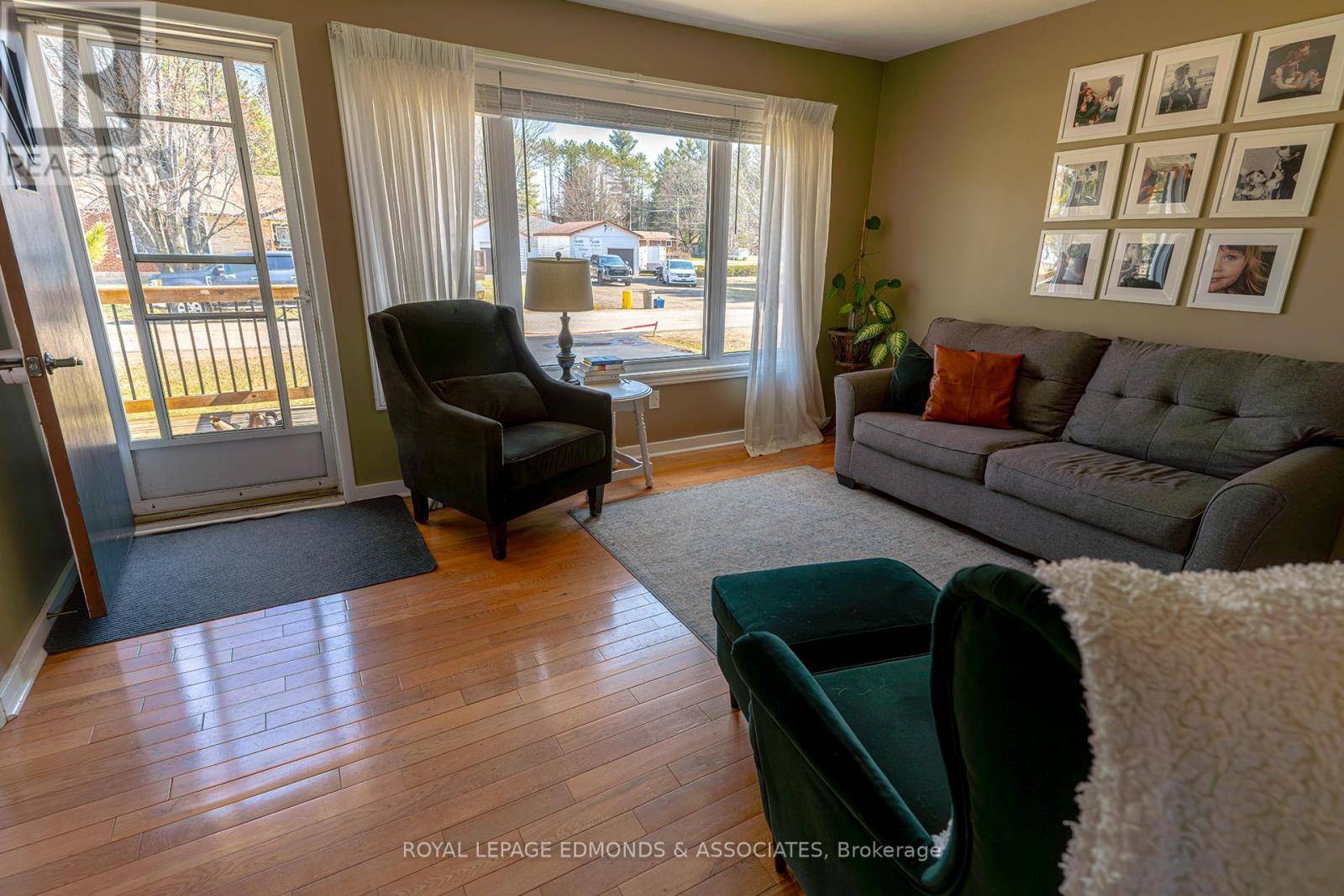 Petawawa, ON K8A7K5,641 PINE STREET