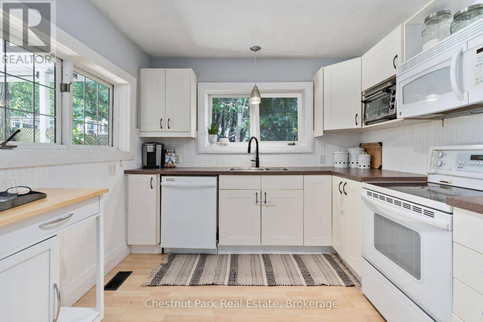 Huntsville (chaffey), ON P1H1T5,3 CORA STREET E