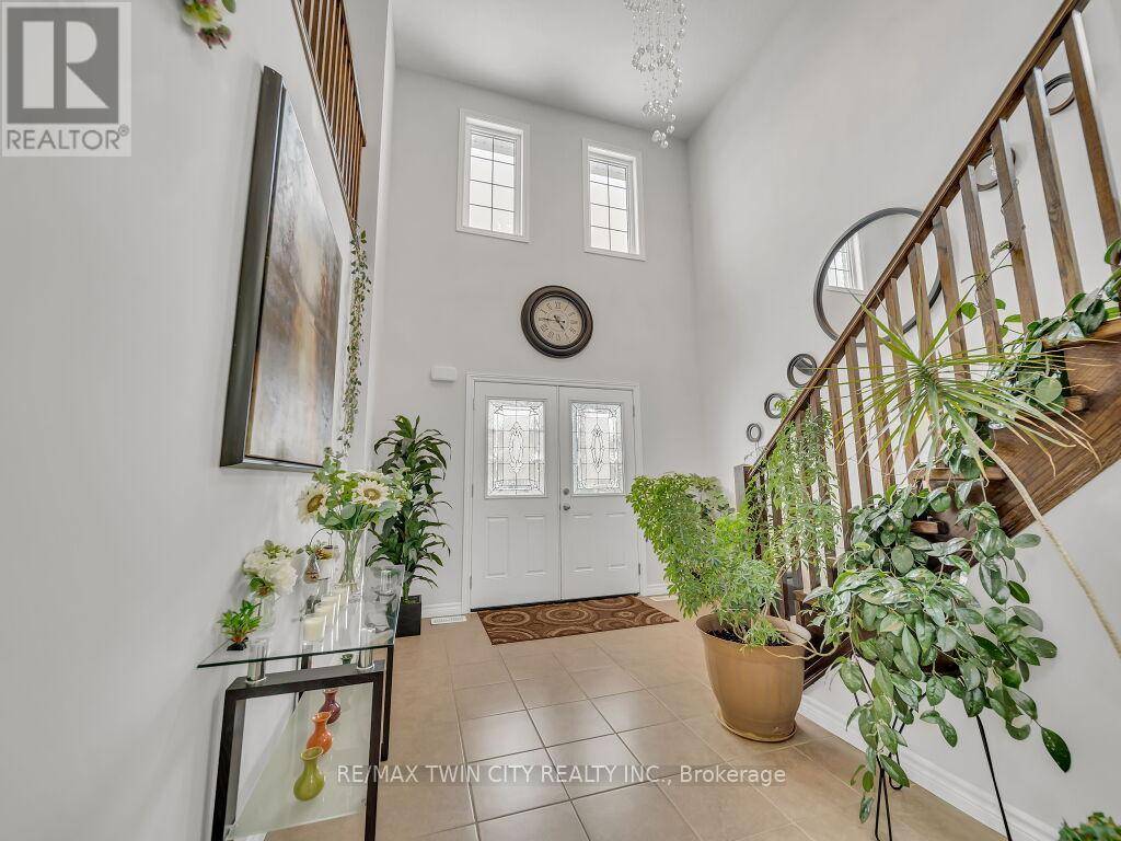 Kitchener, ON N2R1V1,46 WOODBINE AVENUE