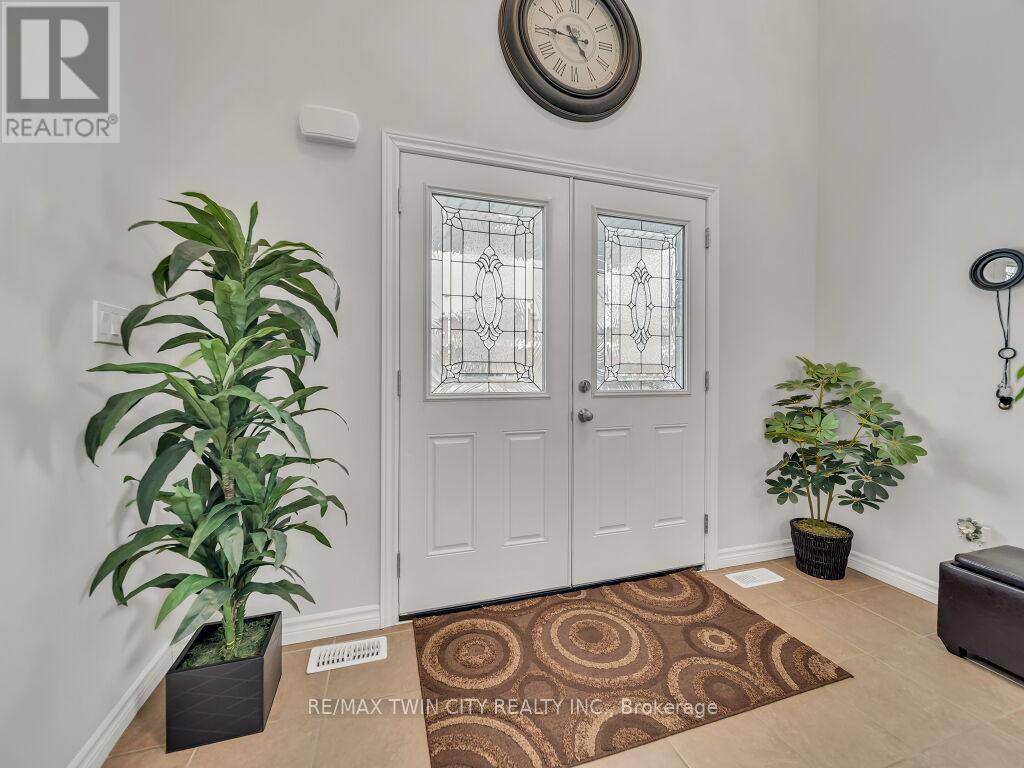 Kitchener, ON N2R1V1,46 WOODBINE AVENUE