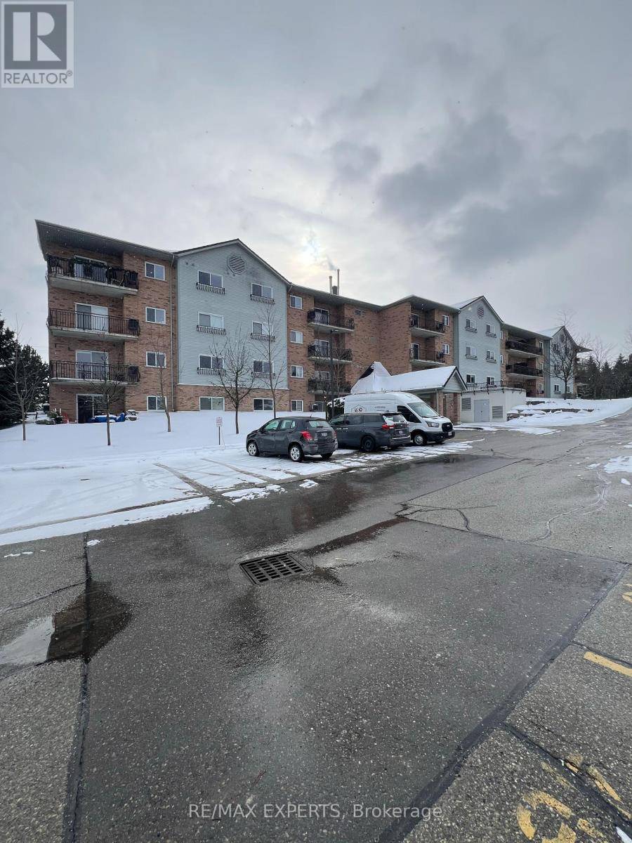 Kitchener, ON N2A4J6,345 Briarmeadow DR #404