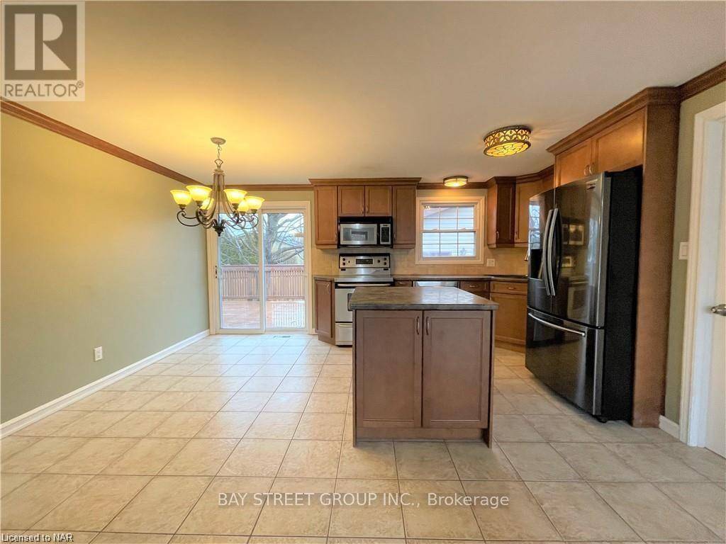 St. Catharines (lakeport), ON L2N6R7,75 Bula DR #Upper