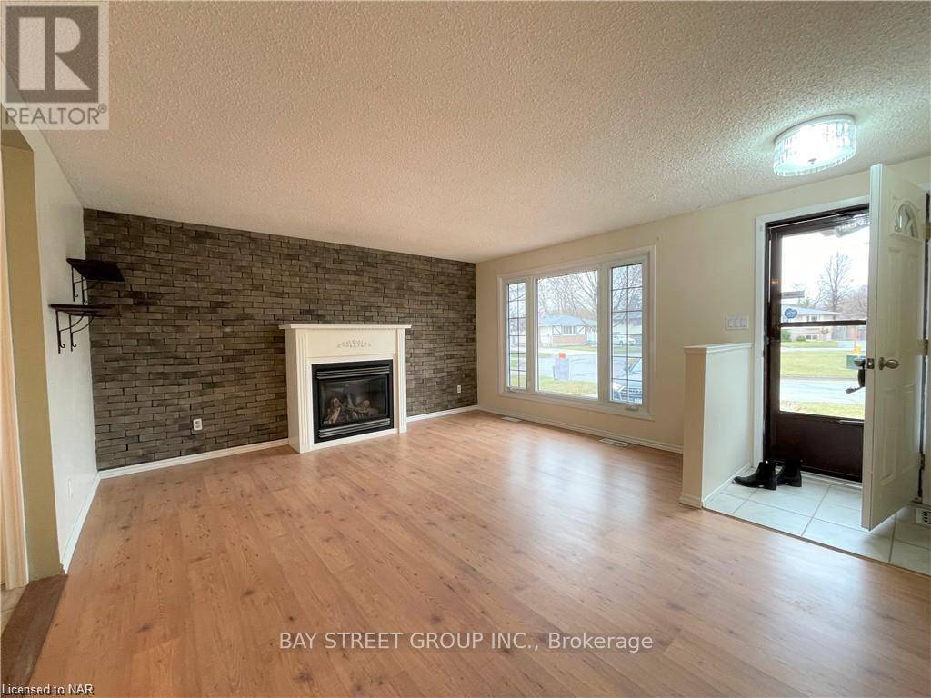 St. Catharines (lakeport), ON L2N6R7,75 Bula DR #Upper