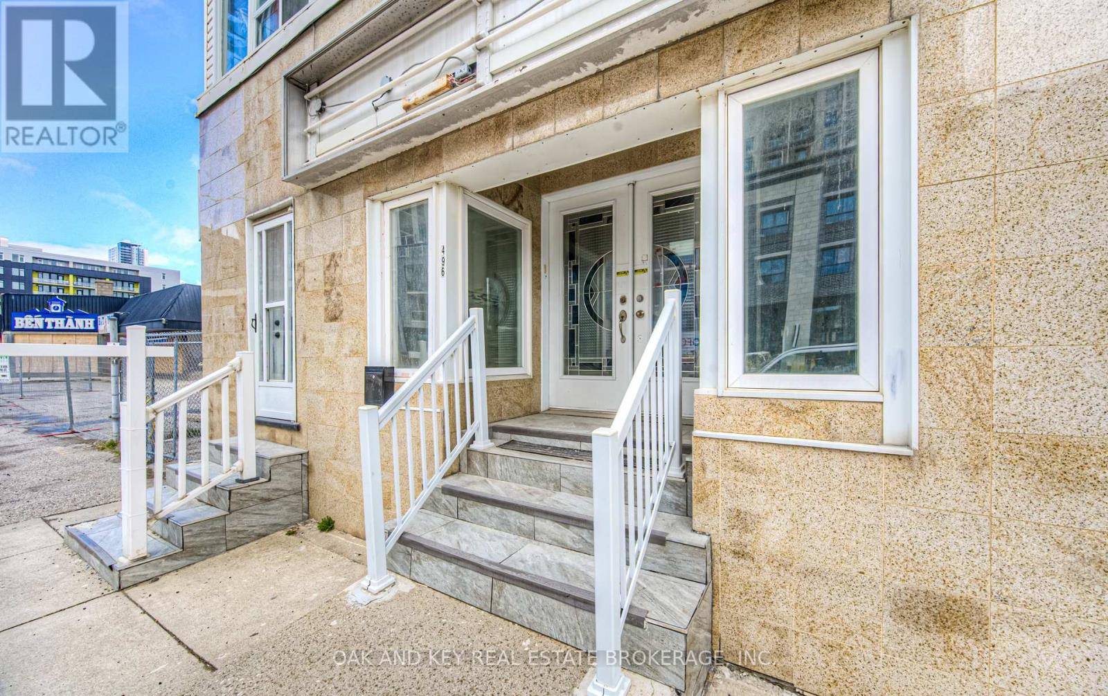 Kitchener, ON N2G2L6,496 KING STREET E