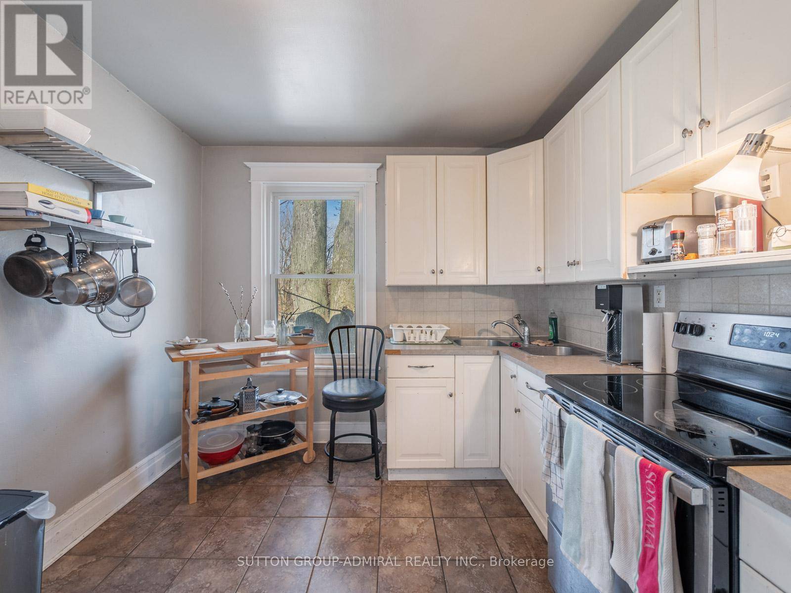 Hamilton (kirkendall), ON L8P2S5,495 ABERDEEN AVENUE