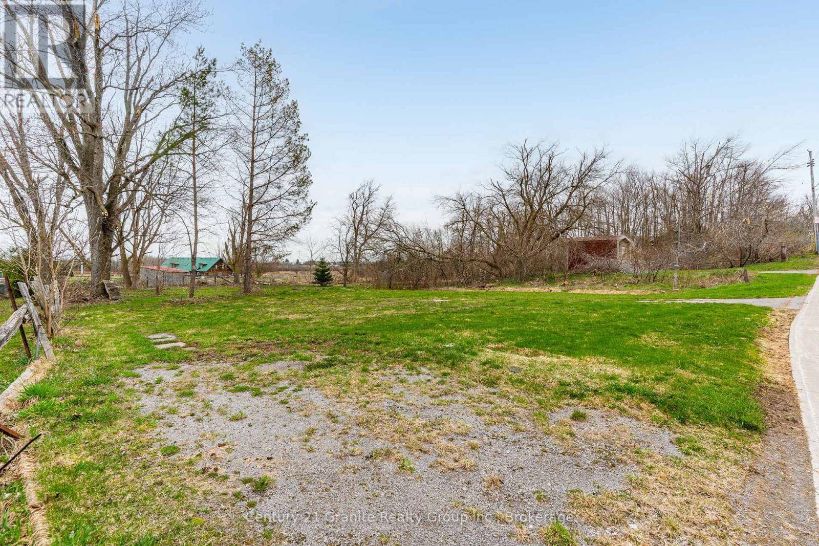 Kawartha Lakes (fenelon), ON K0M1G0,8 LONG BEACH ROAD