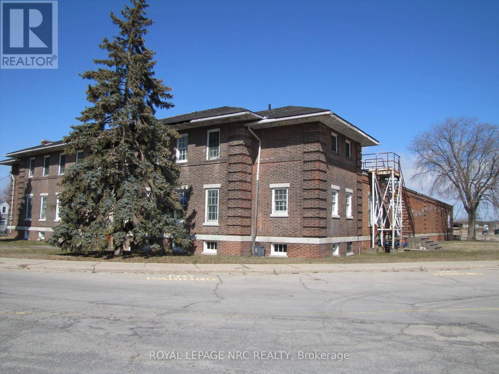 Port Colborne (east Village), ON L3K1Z2,189 DAVIS STREET