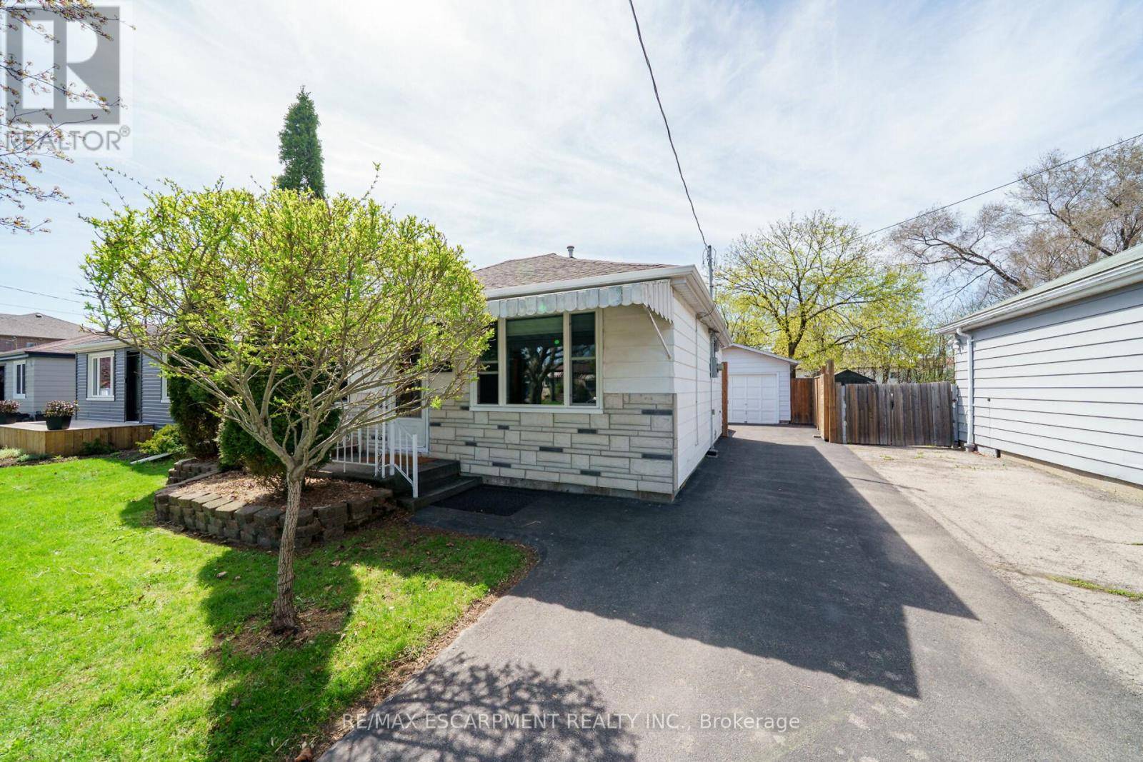 Hamilton (hampton Heights), ON L8T3H1,92 EAST 44TH STREET