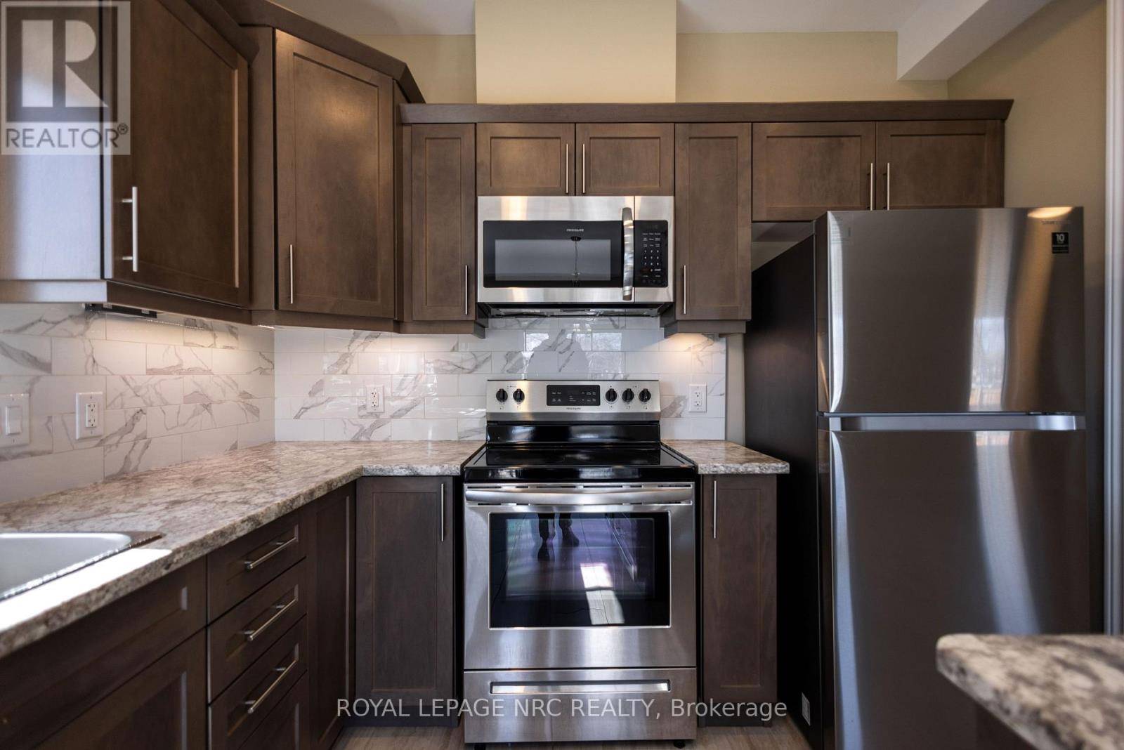 St. Catharines (carlton/bunting), ON L2M0C2,12 BERKSHIRE DRIVE