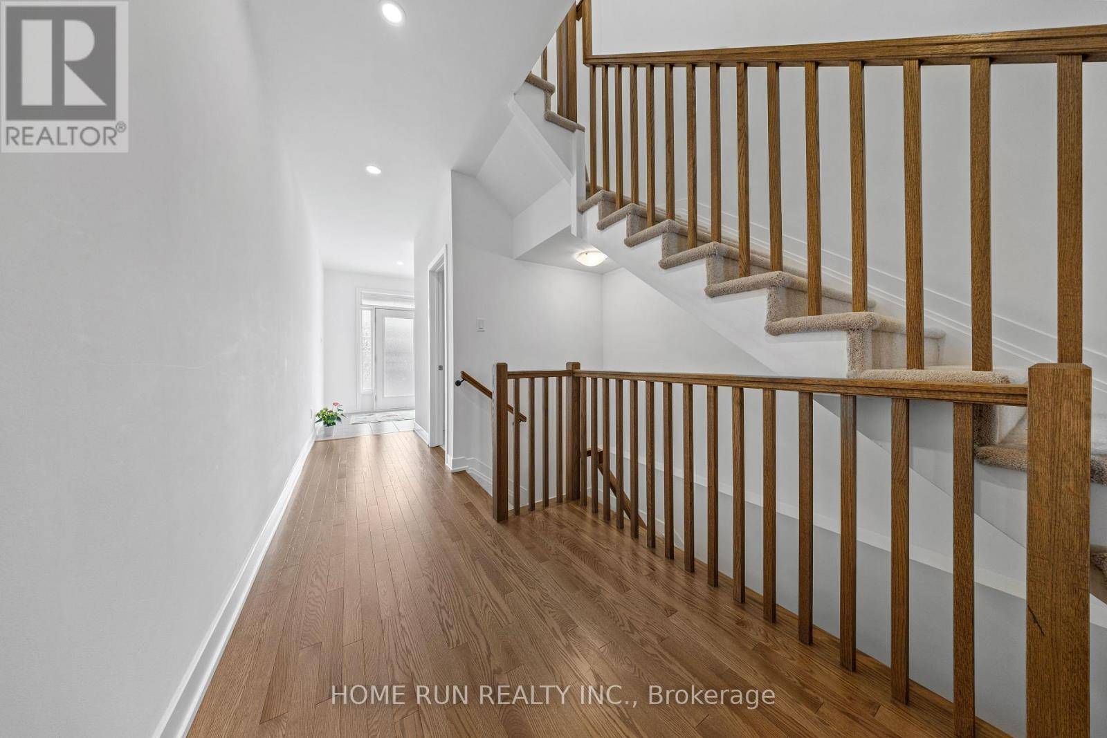 Ottawa, ON K2S2X5,909 BECKTON HEIGHTS