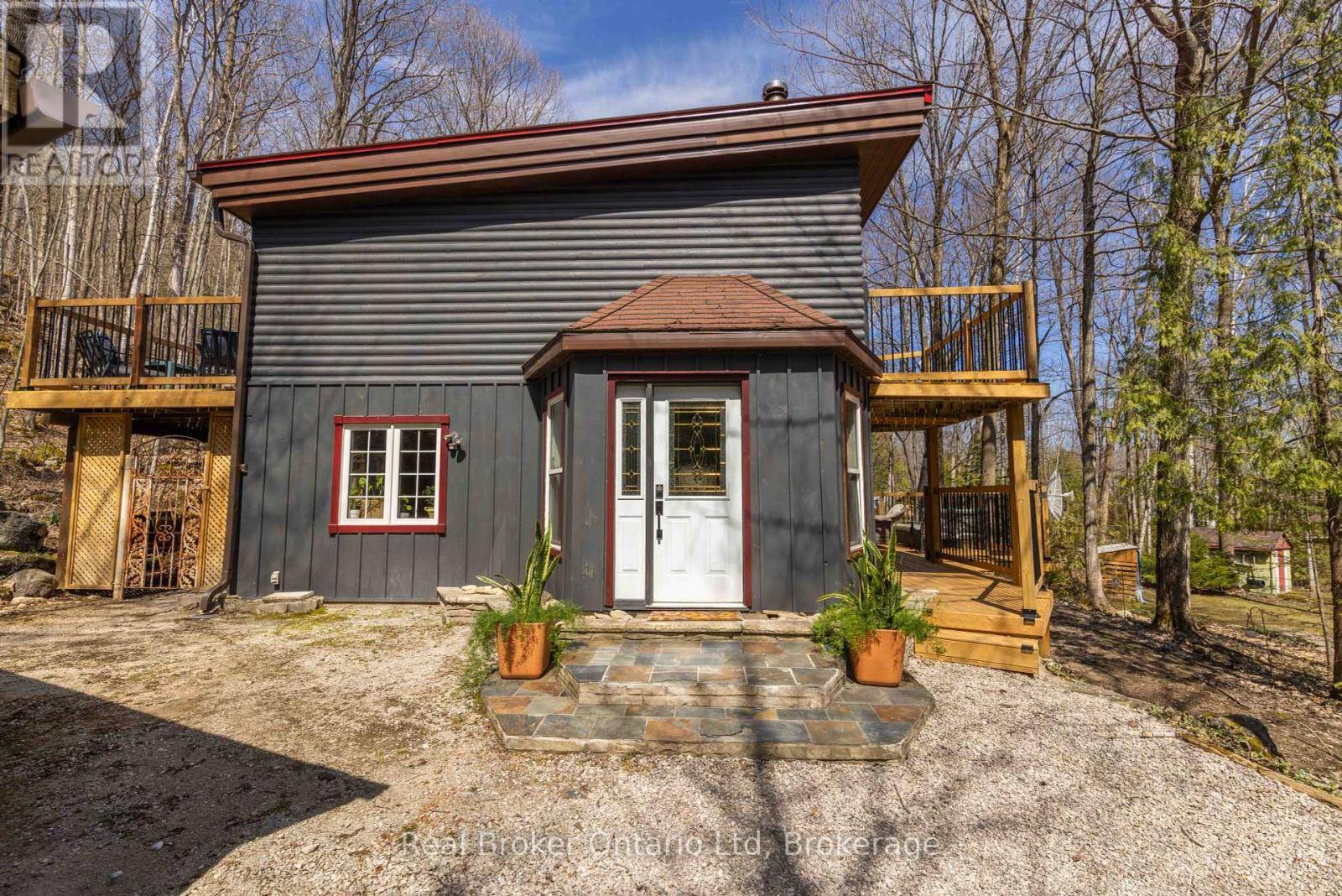South Bruce Peninsula, ON N0H2T0,12 7TH AVENUE