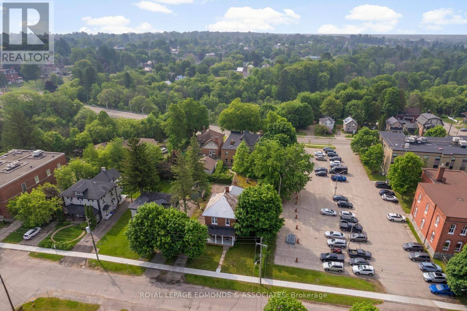 Pembroke, ON K8A5S5,54 ISABELLA STREET