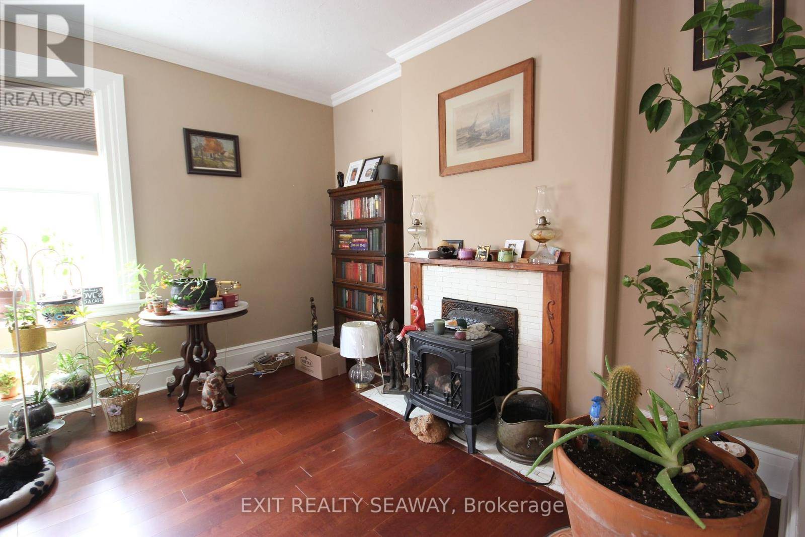 Brockville, ON K6V5A9,72 JOHN STREET