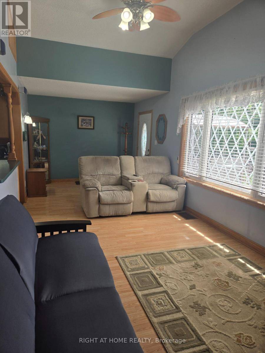 Minden Hills, ON K0M2K0,1043 Lobo DR East #40