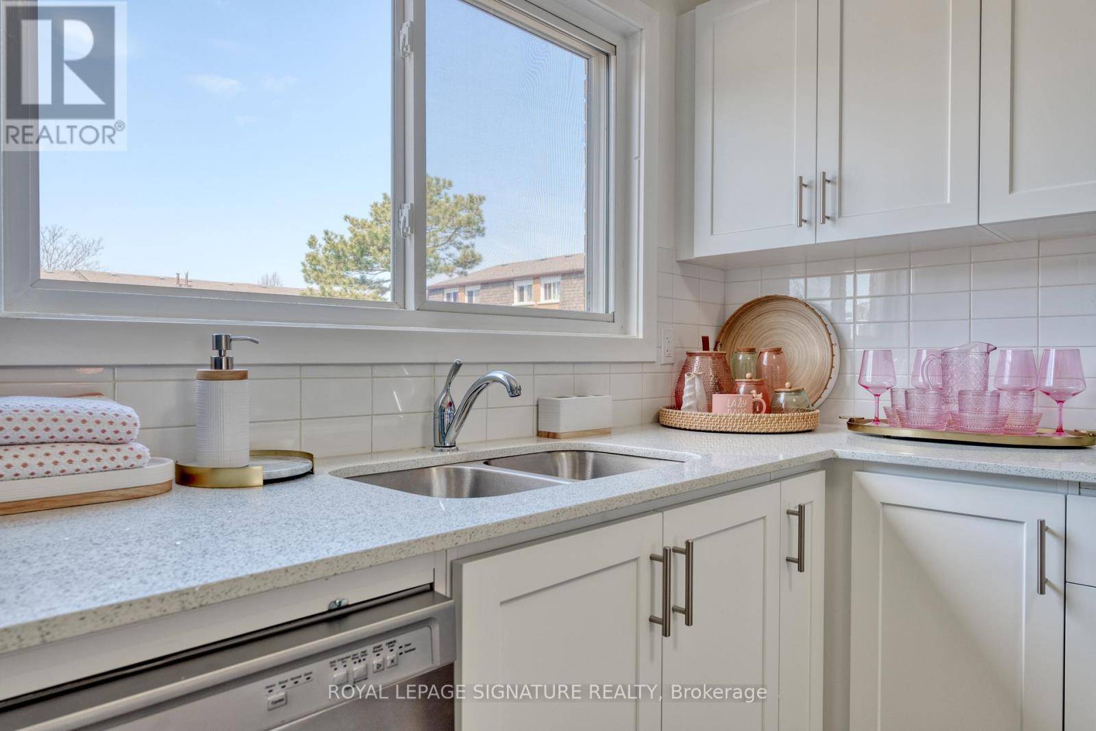 Hamilton (templemead), ON L8W1M6,20 Anna Capri DR #5
