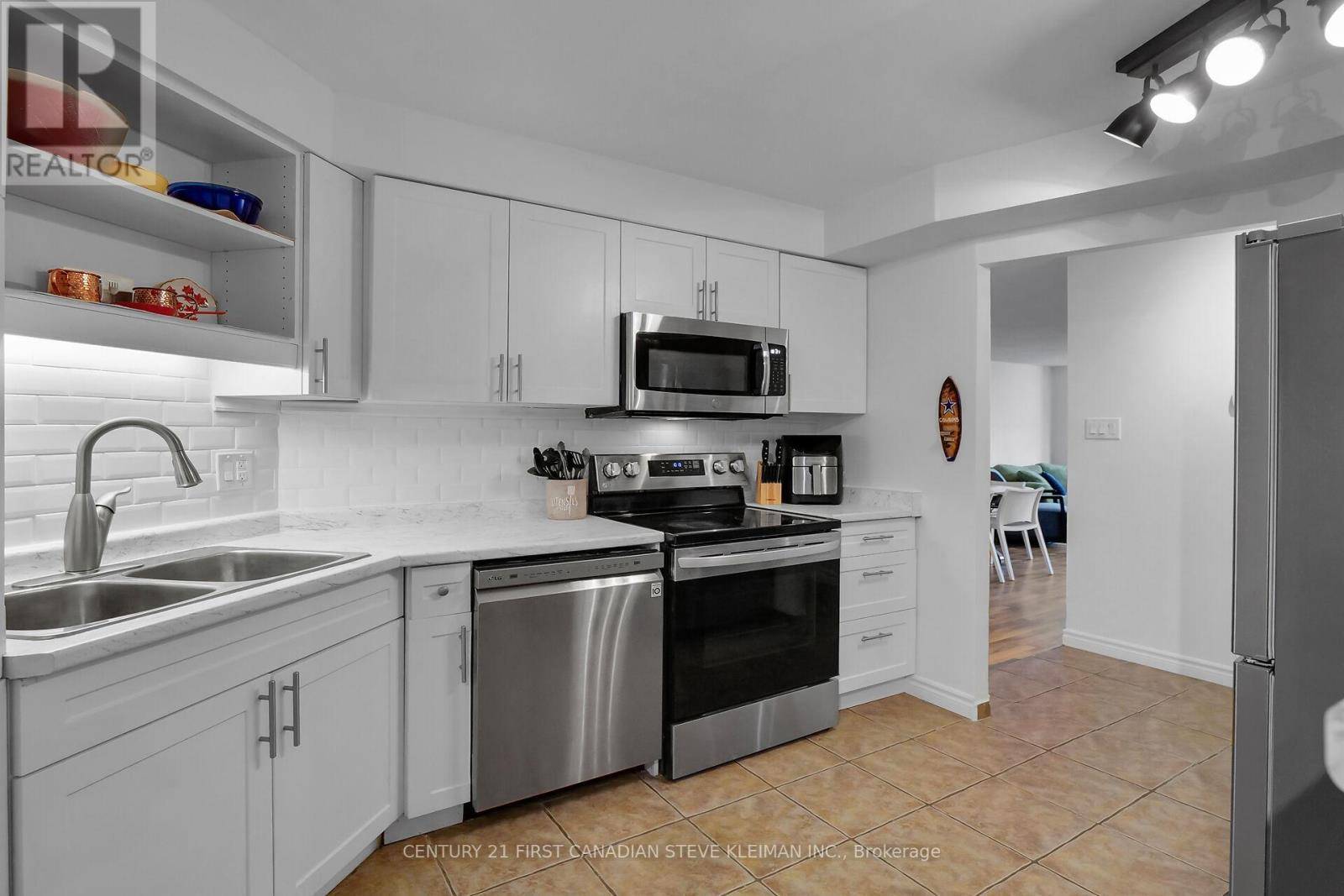 London East (east F), ON N6A5M8,695 Richmond ST #406