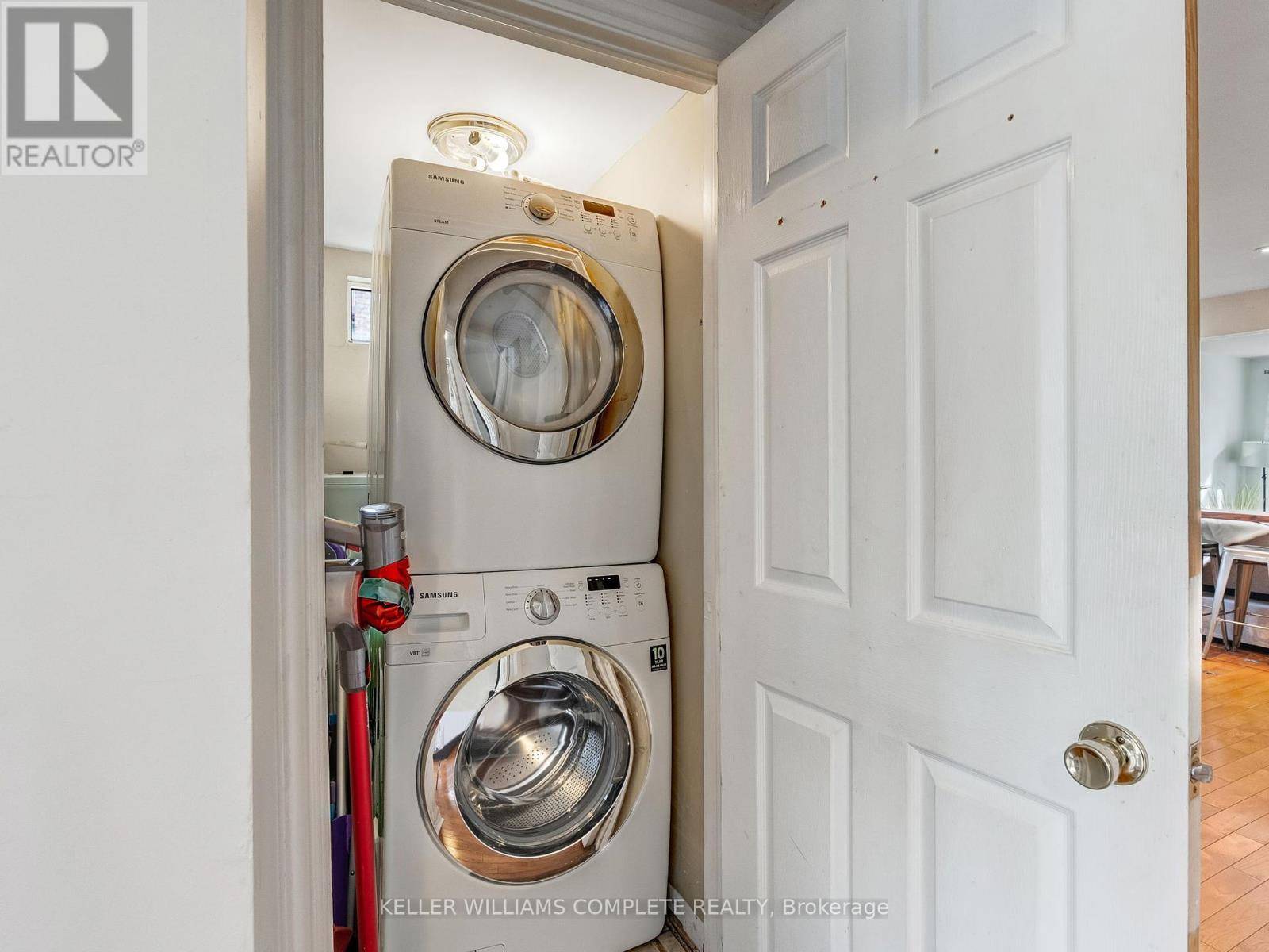 Hamilton (hampton Heights), ON L8T3K1,136 EAST 45TH STREET