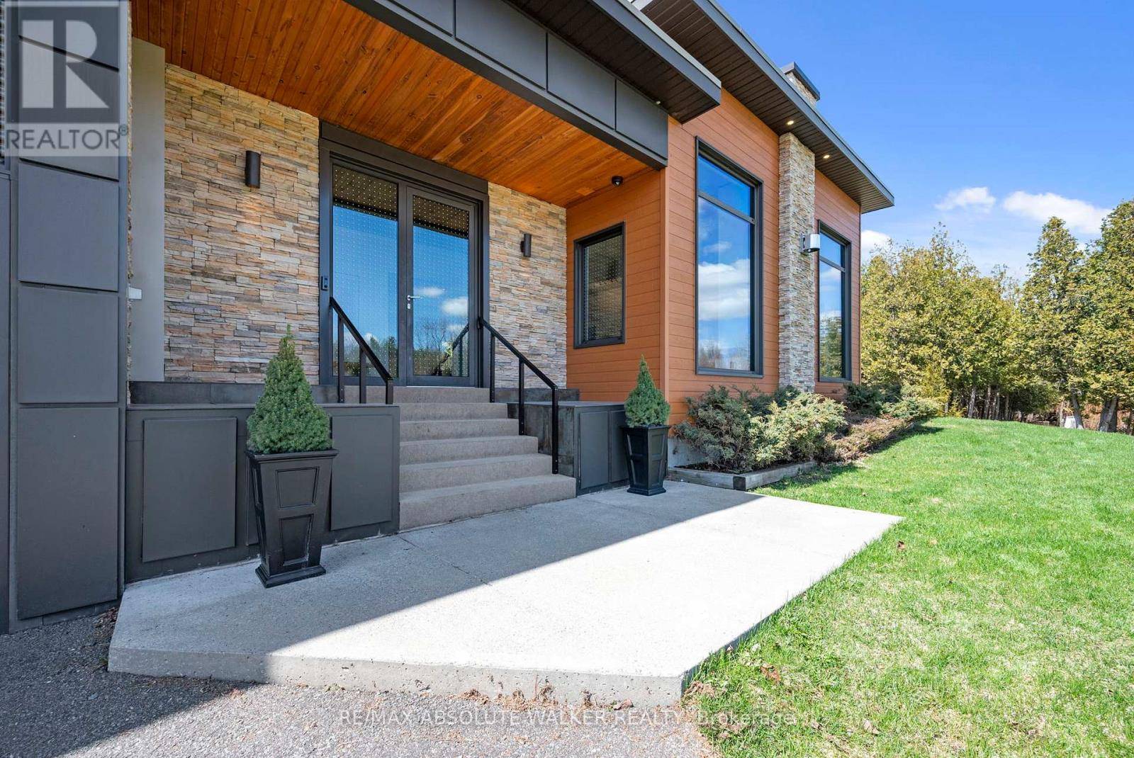 North Glengarry, ON K0C1B0,19421 KENYON CONCESSION 1 ROAD