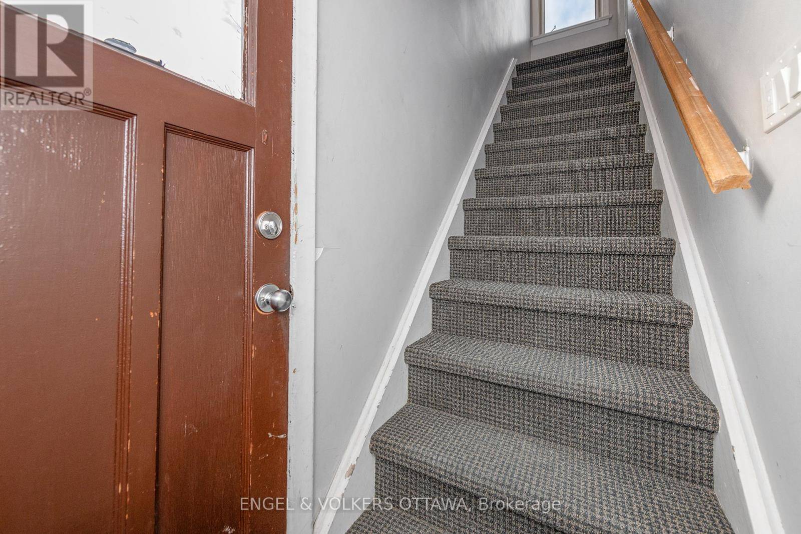 Ottawa, ON K1H8C6,1112 Richard AVE #3