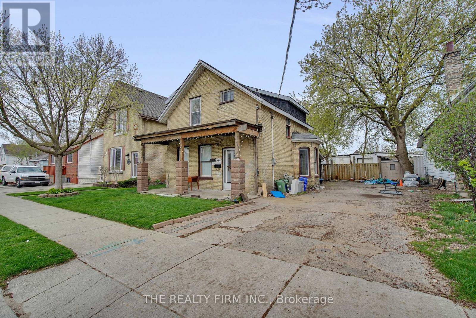 London East (east L), ON N6B1K4,524 SIMCOE STREET